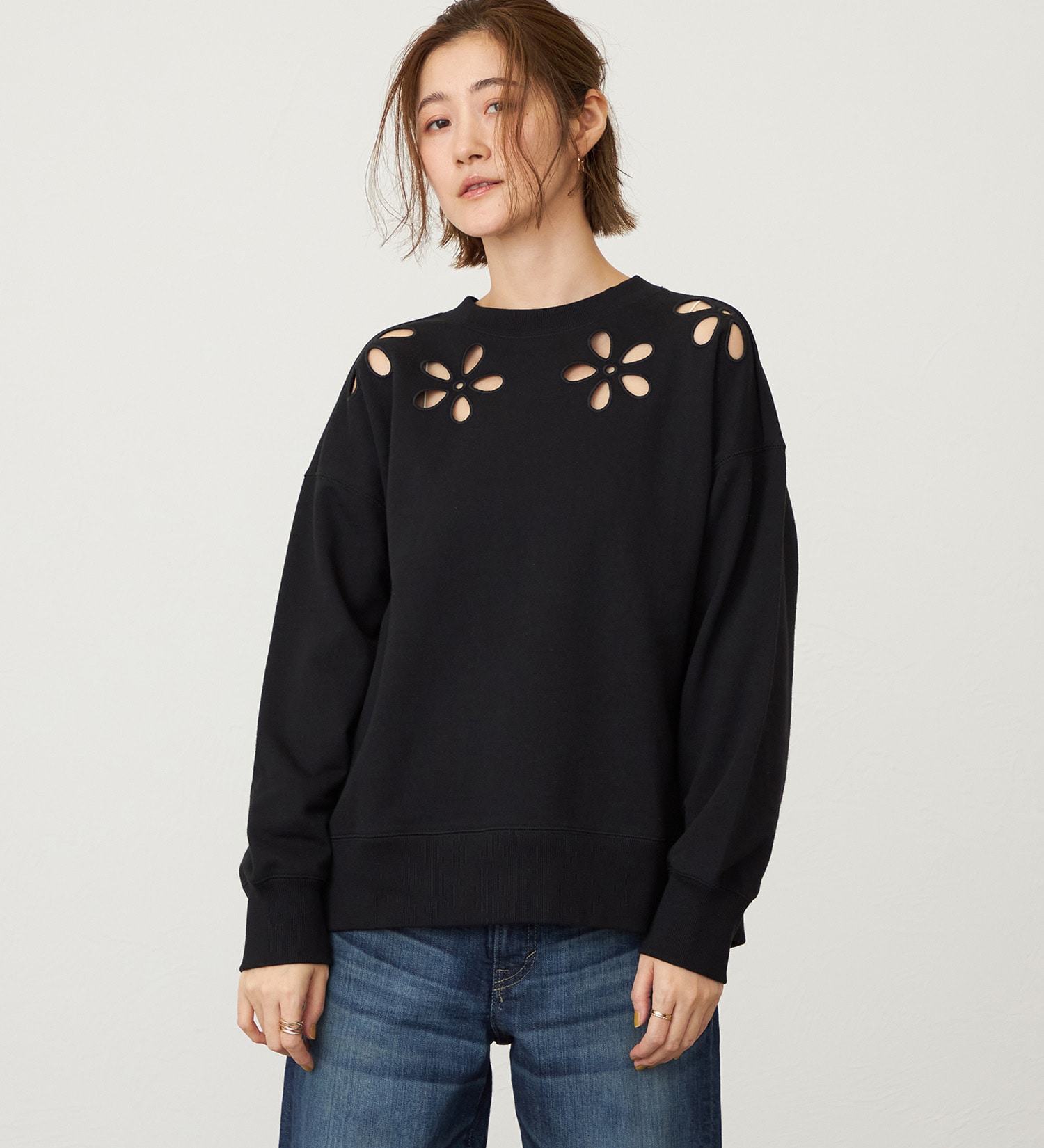 SOMETHING(サムシング)のSOMETHING フラワースウェット|トップス/スウェット/レディース|ブラック