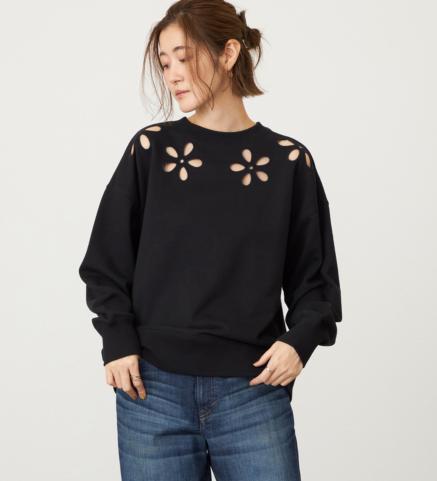 SOMETHING(サムシング)のSOMETHING フラワースウェット|トップス/スウェット/レディース|ブラック
