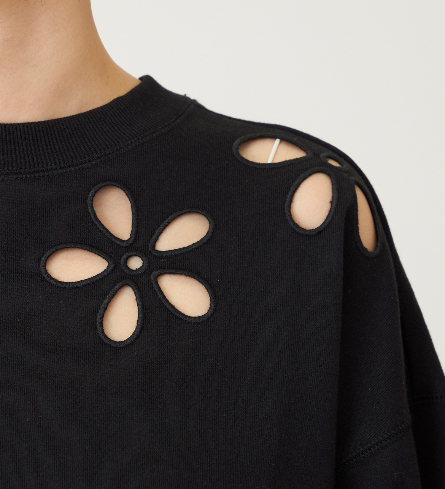 SOMETHING(サムシング)のSOMETHING フラワースウェット|トップス/スウェット/レディース|ブラック