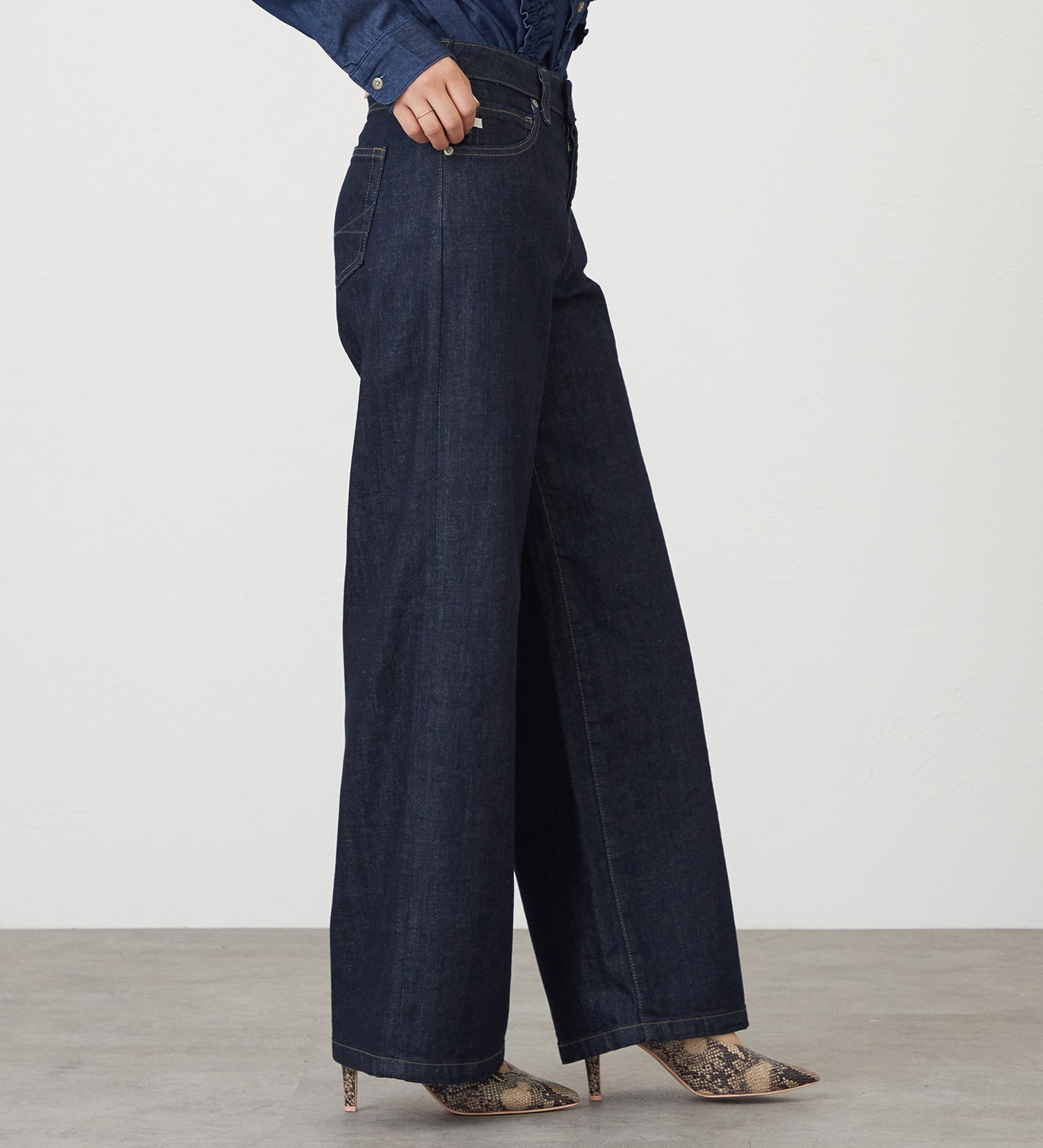 SOMETHING(サムシング)のSOMETHING LISA NOUVEAU WIDE/ワイドデニムパンツ|パンツ/デニム/ジーンズパンツ/レディース|インディゴブルー