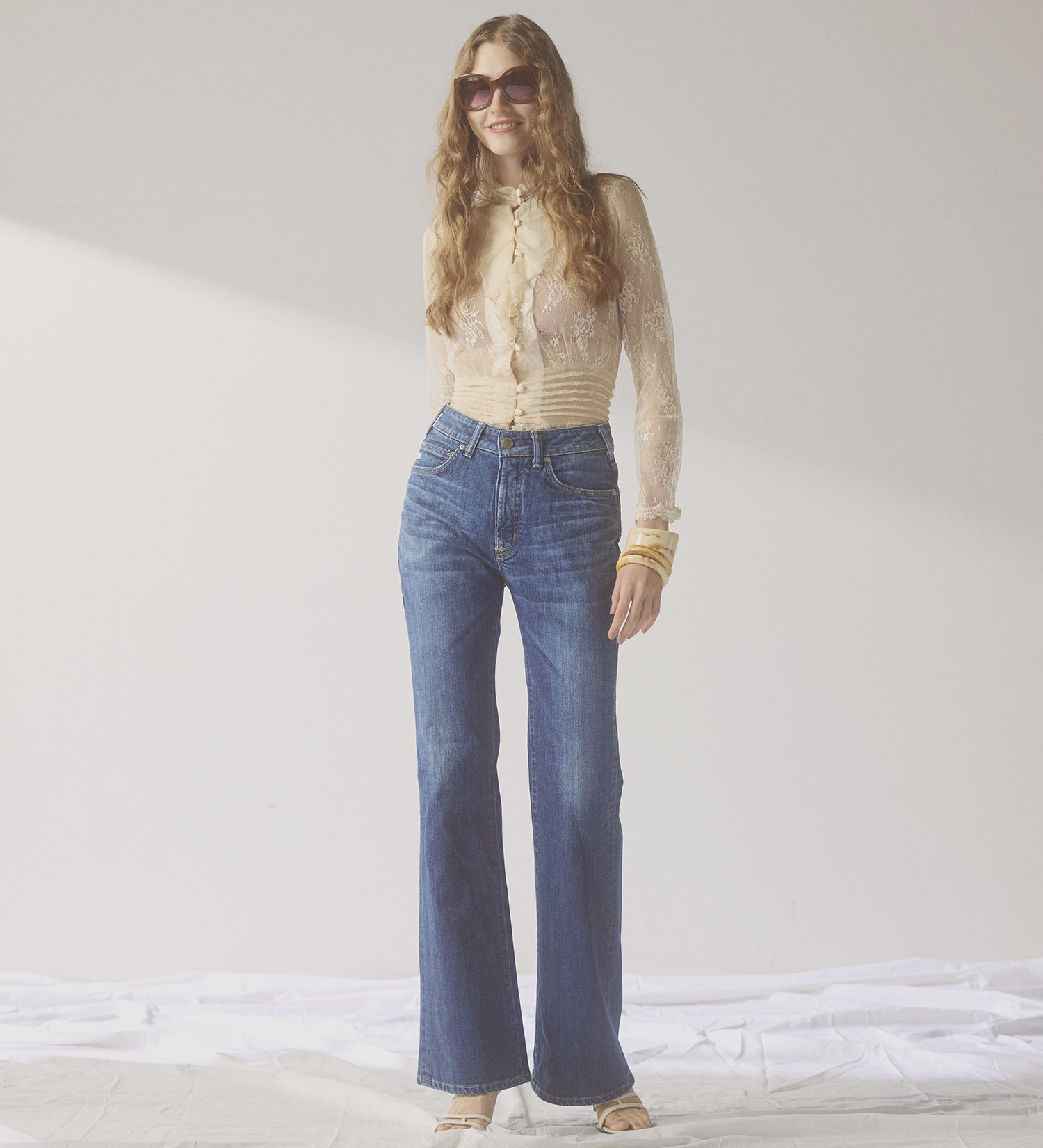 SOMETHING(サムシング)のSOMETHING LISA NOUVEAU FLARE/フレアデニムパンツ|パンツ/デニム/ジーンズパンツ/レディース|中色ブルー