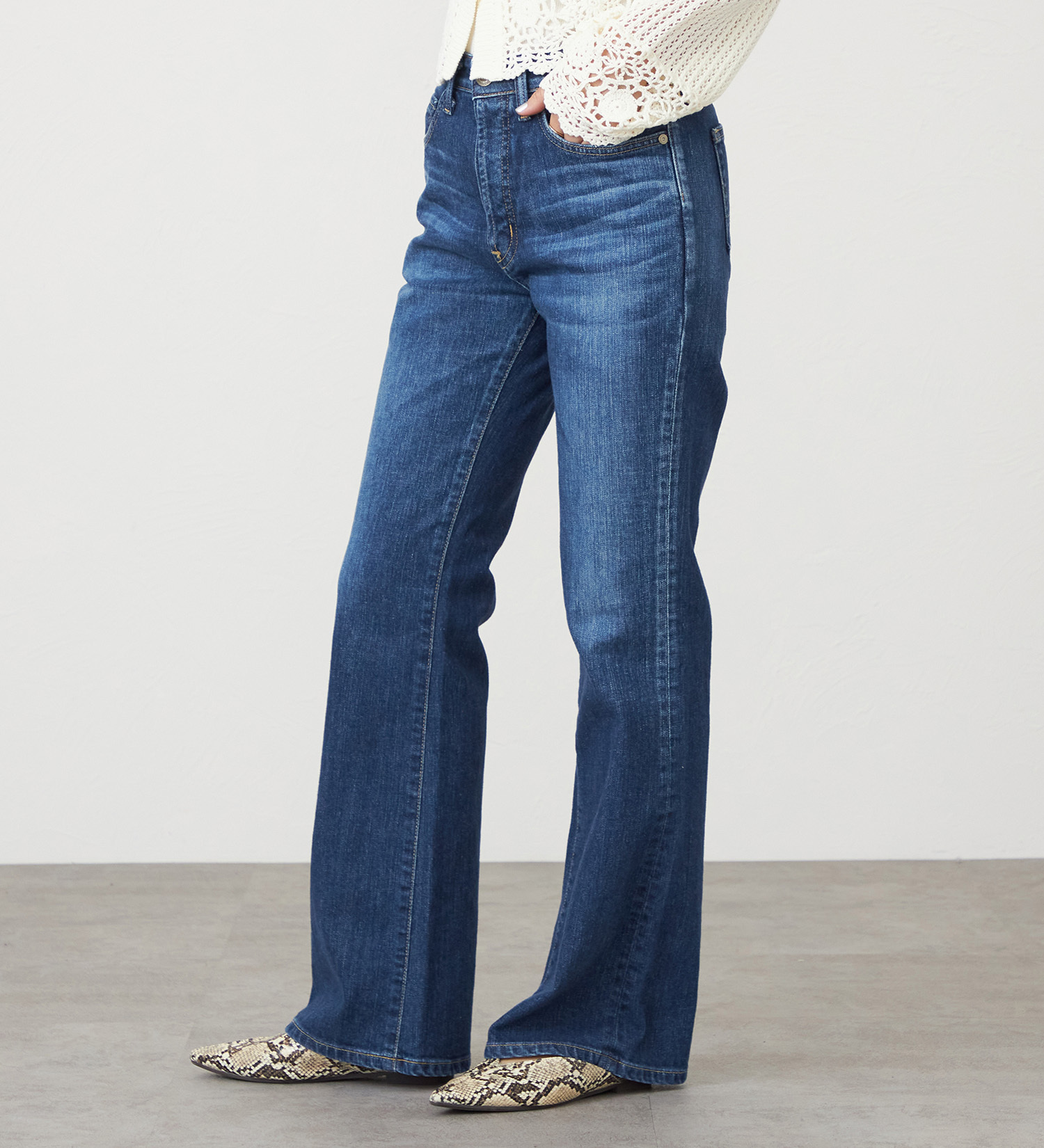 SOMETHING(サムシング)のSOMETHING LISA NOUVEAU FLARE/フレアデニムパンツ|パンツ/デニム/ジーンズパンツ/レディース|中色ブルー