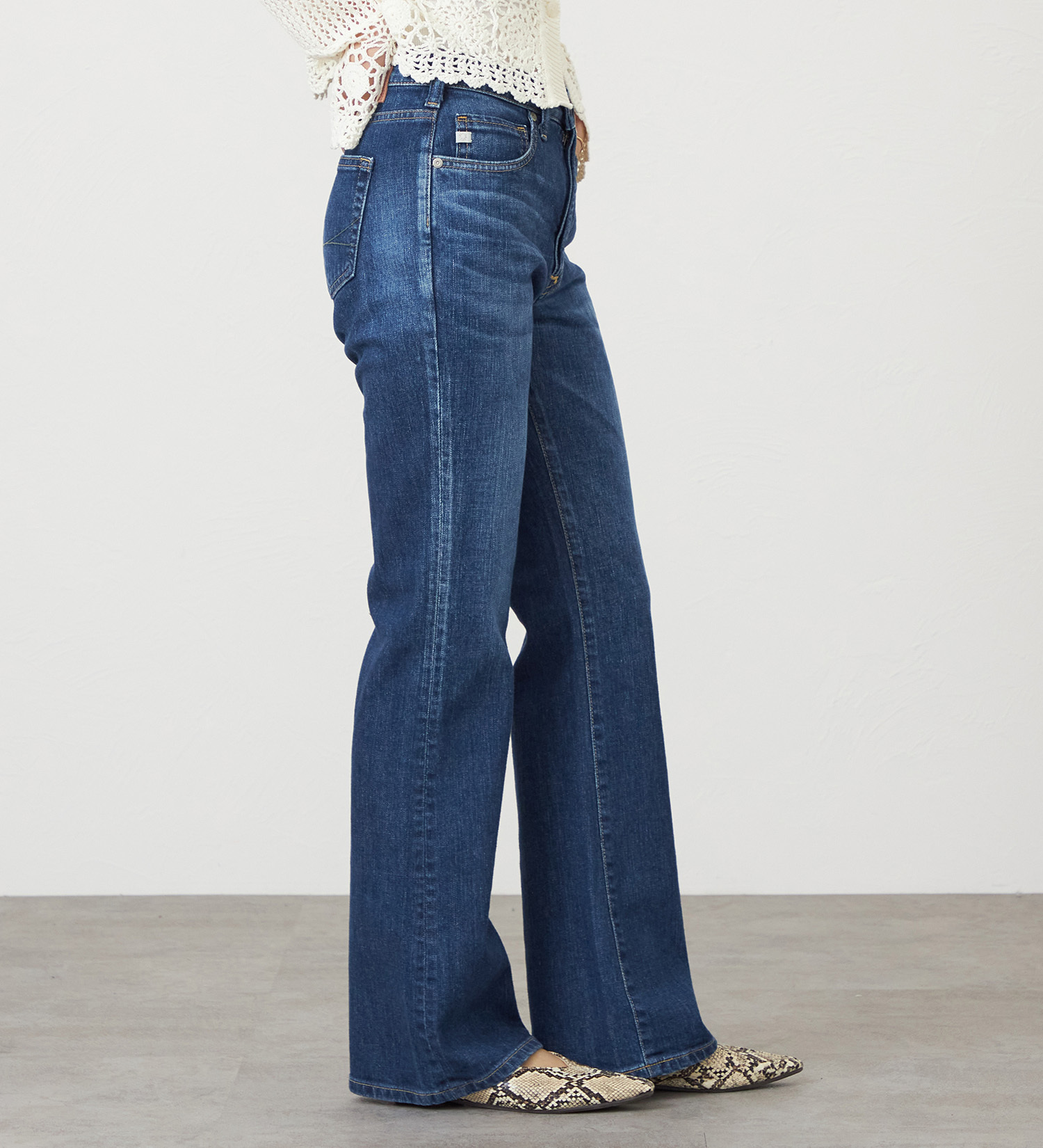 SOMETHING(サムシング)のSOMETHING LISA NOUVEAU FLARE/フレアデニムパンツ|パンツ/デニム/ジーンズパンツ/レディース|中色ブルー