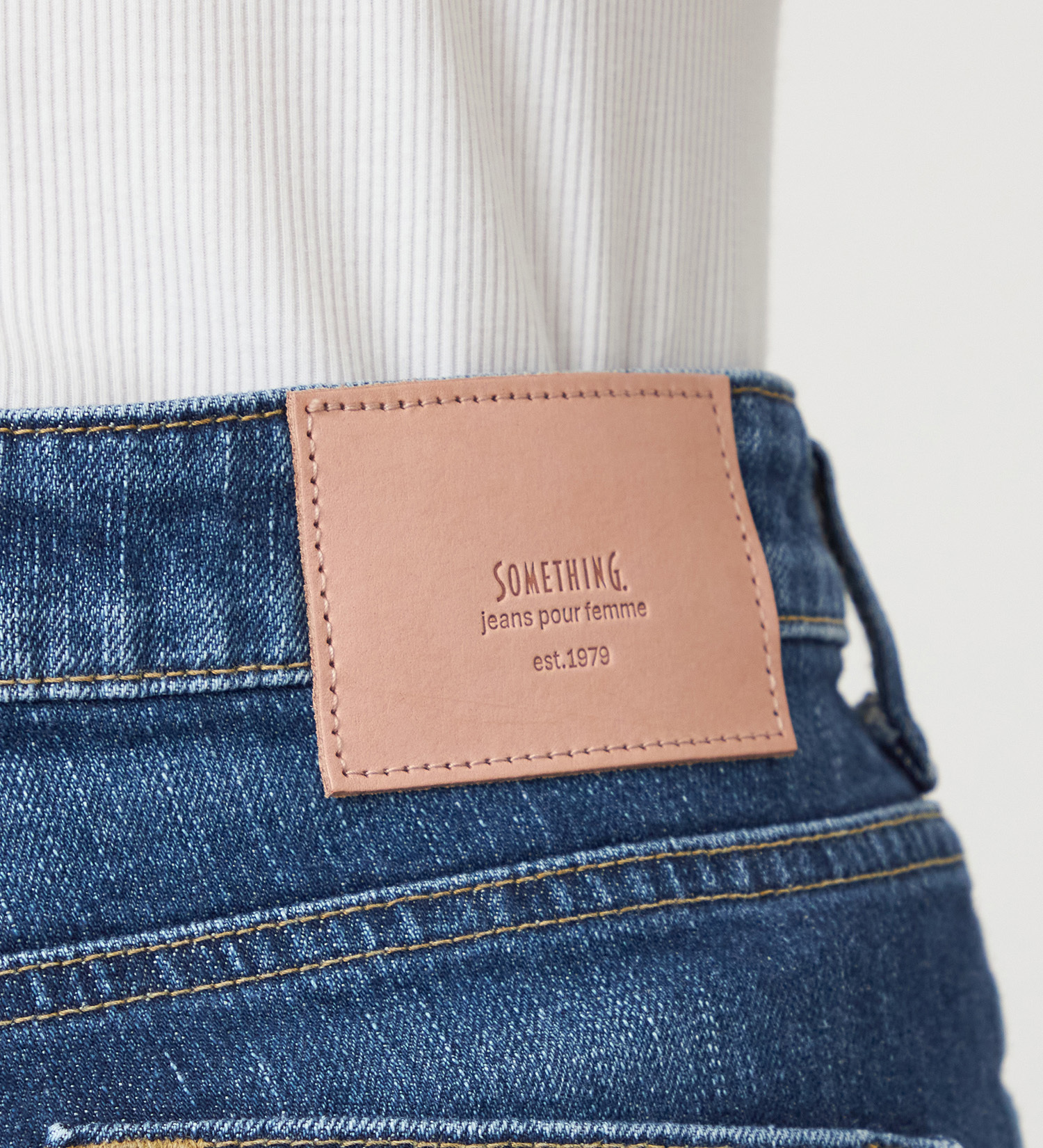 SOMETHING(サムシング)のSOMETHING LISA NOUVEAU FLARE/フレアデニムパンツ|パンツ/デニム/ジーンズパンツ/レディース|中色ブルー