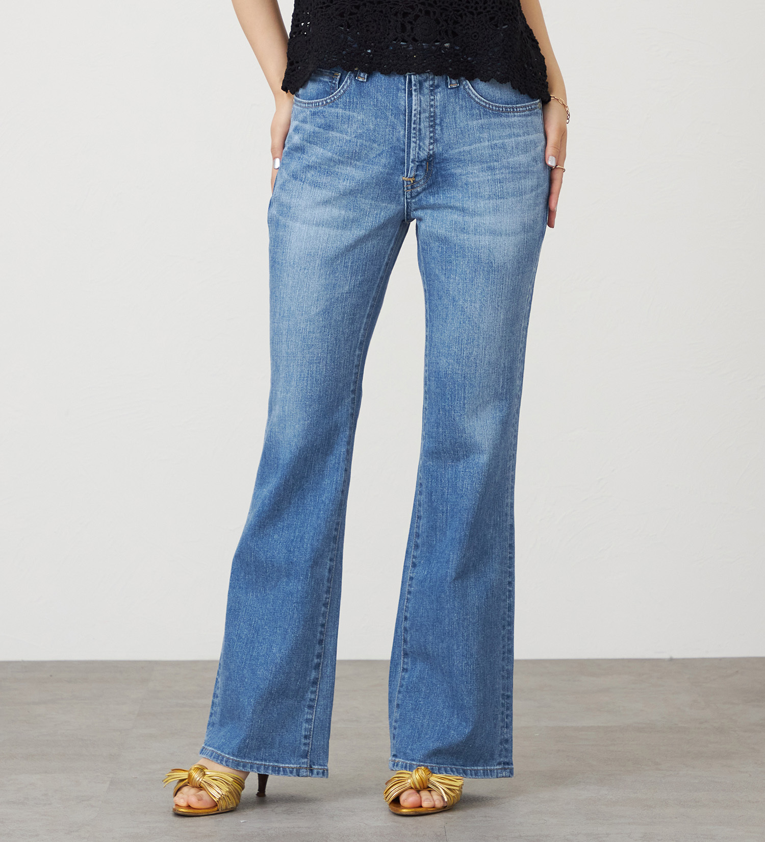 SOMETHING(サムシング)のSOMETHING  LISA NOUVEAU FLARE/フレアデニムパンツ|パンツ/デニム/ジーンズパンツ/レディース|淡色ブルー