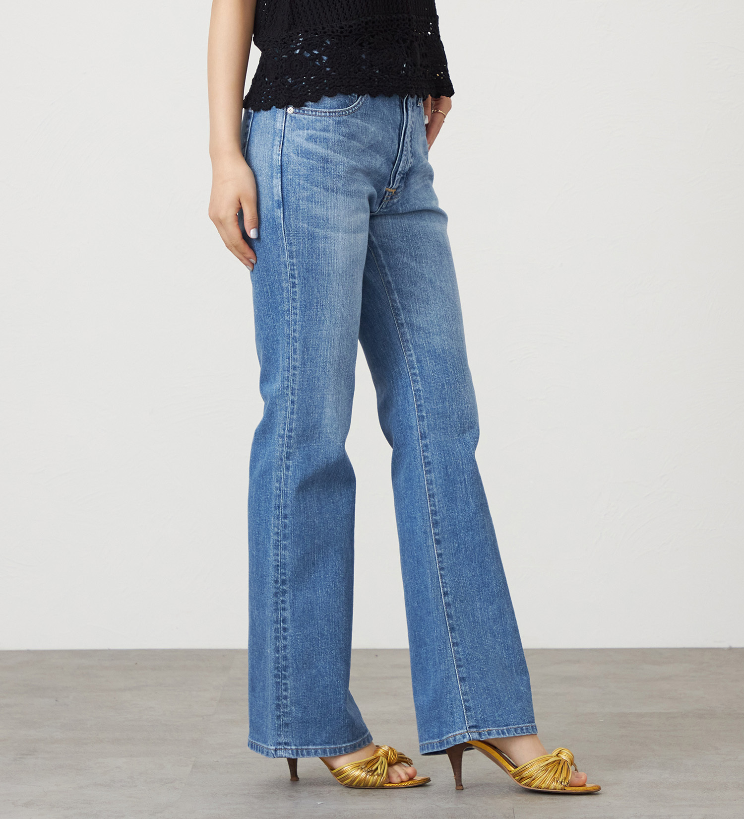 SOMETHING(サムシング)のSOMETHING  LISA NOUVEAU FLARE/フレアデニムパンツ|パンツ/デニム/ジーンズパンツ/レディース|淡色ブルー