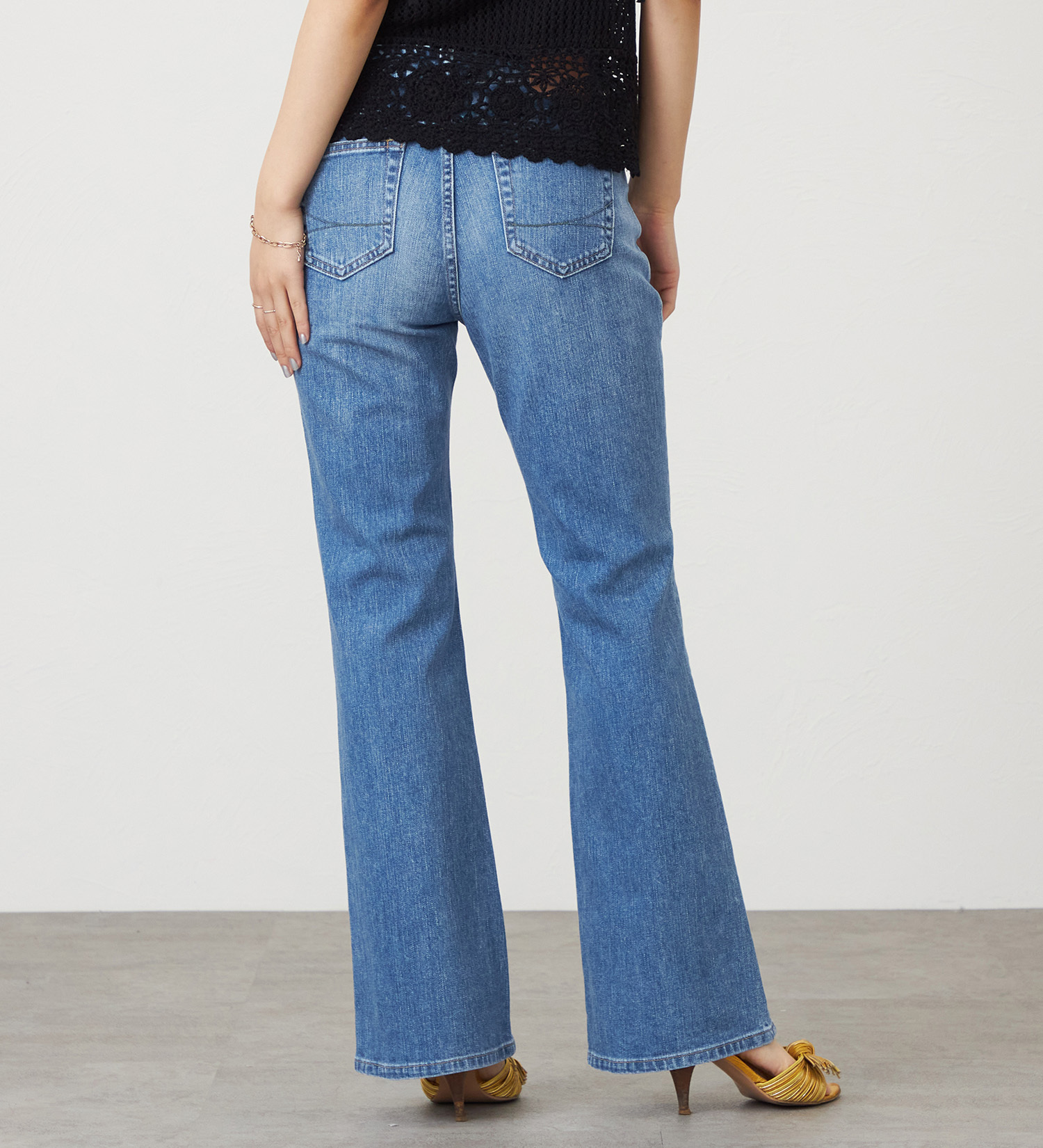 SOMETHING(サムシング)のSOMETHING  LISA NOUVEAU FLARE/フレアデニムパンツ|パンツ/デニム/ジーンズパンツ/レディース|淡色ブルー