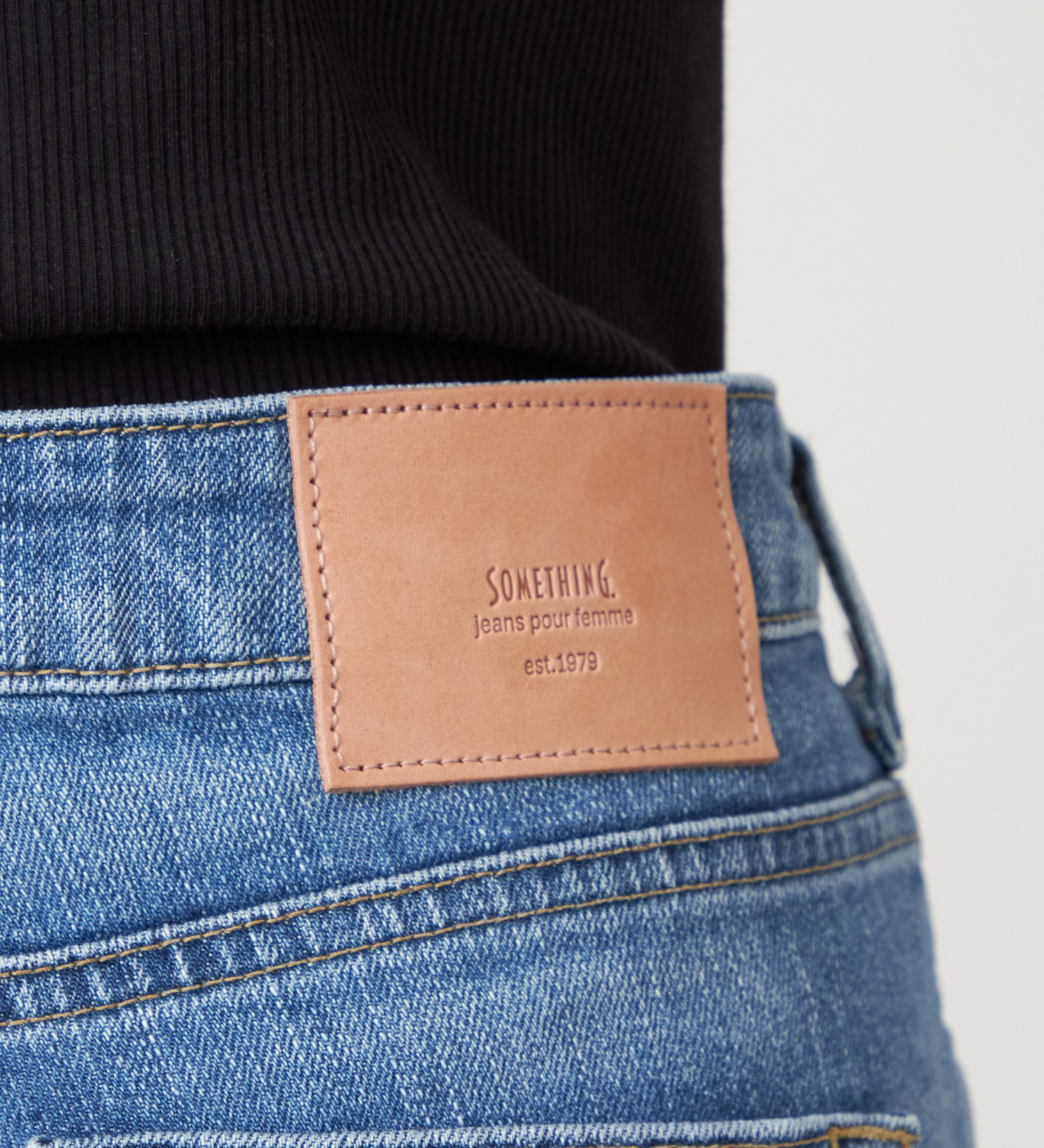 SOMETHING(サムシング)のSOMETHING  LISA NOUVEAU FLARE/フレアデニムパンツ|パンツ/デニム/ジーンズパンツ/レディース|淡色ブルー