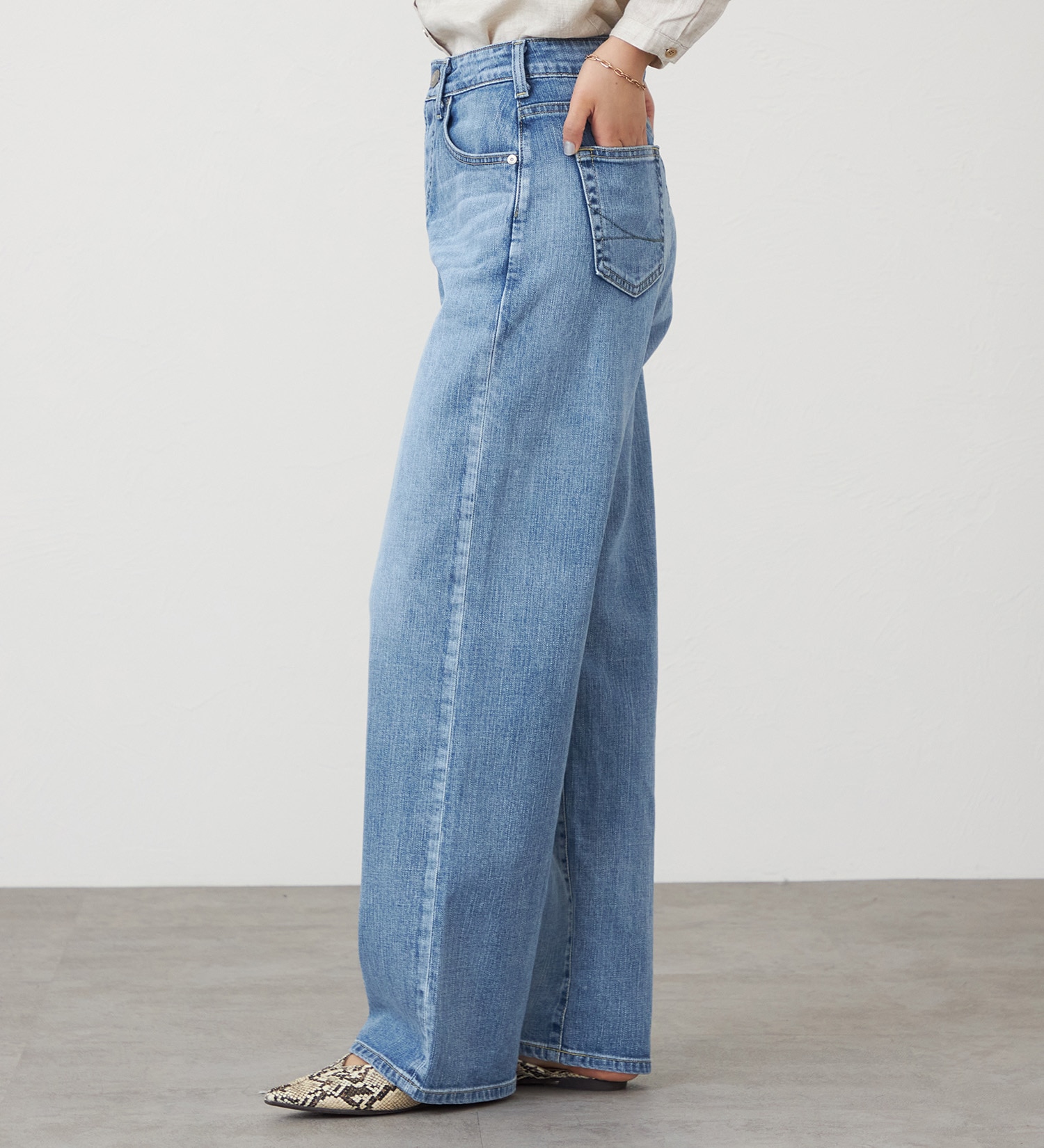 SOMETHING(サムシング)のSOMETHING ELSA NOUVEAU LOOSE STRAIGHT/ルーズストレートデニムパンツ|パンツ/デニム/ジーンズパンツ/レディース|淡色ブルー