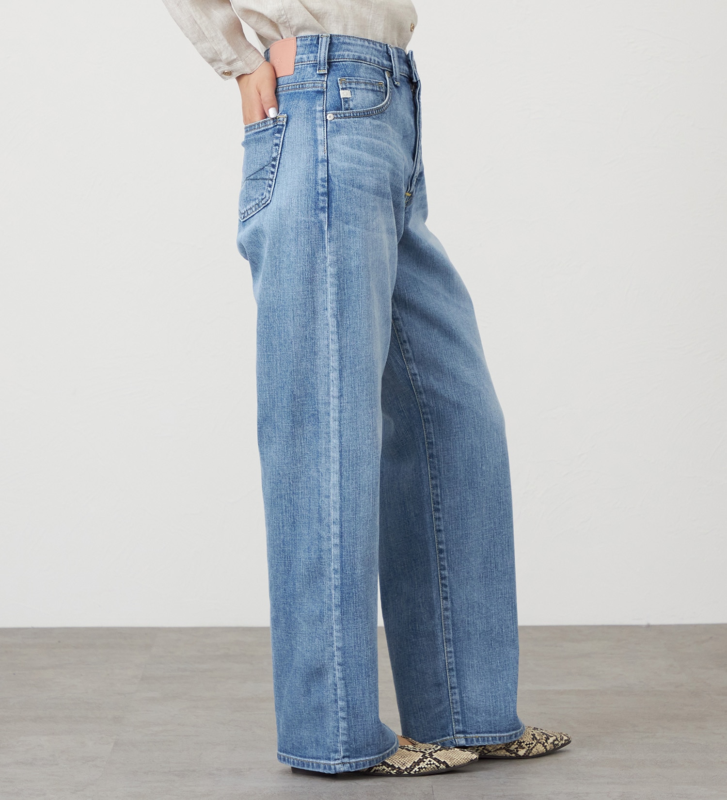 SOMETHING(サムシング)のSOMETHING ELSA NOUVEAU LOOSE STRAIGHT/ルーズストレートデニムパンツ|パンツ/デニム/ジーンズパンツ/レディース|淡色ブルー