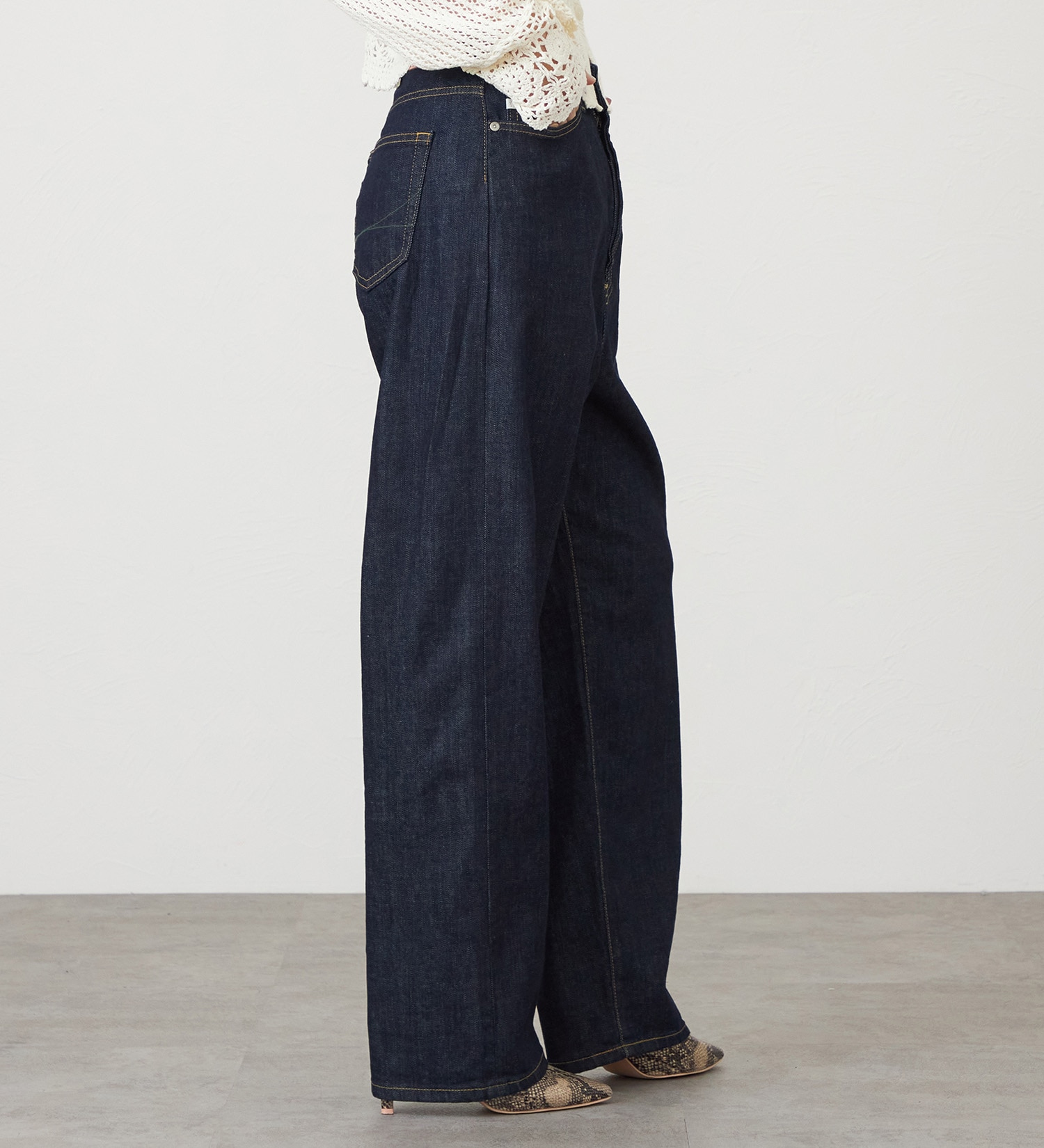 SOMETHING(サムシング)のSOMETHING  CLAUDIA NOUVEAU CURVE/カーブデニムパンツ|パンツ/デニム/ジーンズパンツ/レディース|インディゴブルー