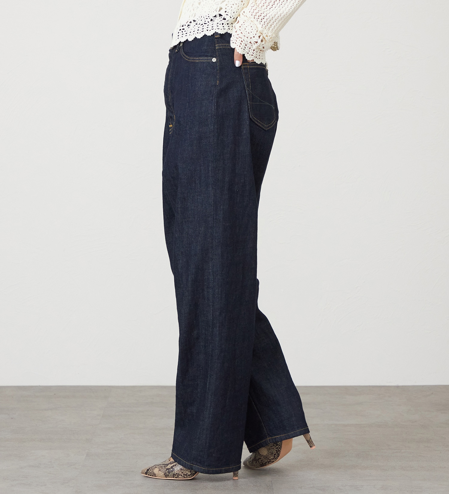 SOMETHING(サムシング)のSOMETHING  CLAUDIA NOUVEAU CURVE/カーブデニムパンツ|パンツ/デニム/ジーンズパンツ/レディース|インディゴブルー