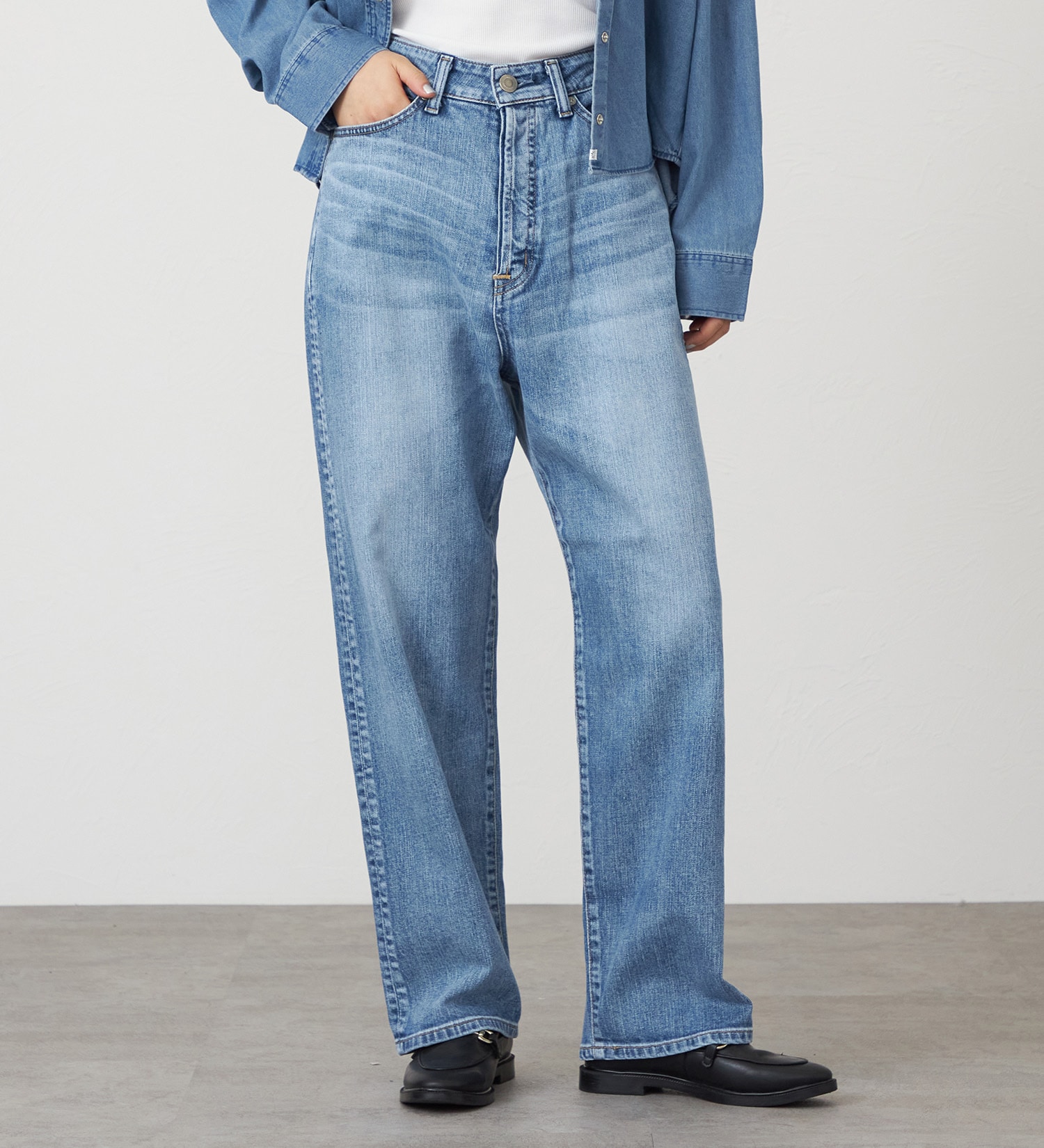 SOMETHING(サムシング)のSOMETHING  CLAUDIA NOUVEAU CURVE/カーブデニムパンツ|パンツ/デニム/ジーンズパンツ/レディース|淡色ブルー