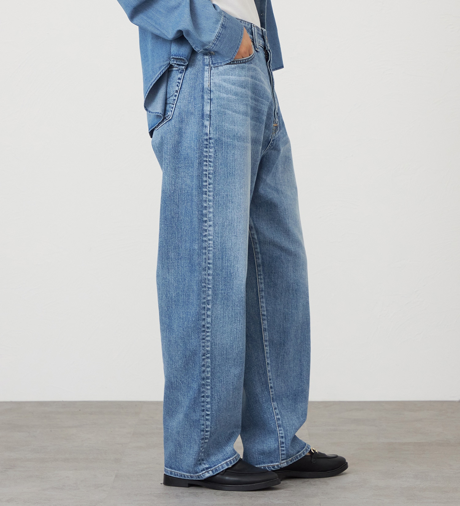 SOMETHING(サムシング)のSOMETHING  CLAUDIA NOUVEAU CURVE/カーブデニムパンツ|パンツ/デニム/ジーンズパンツ/レディース|淡色ブルー