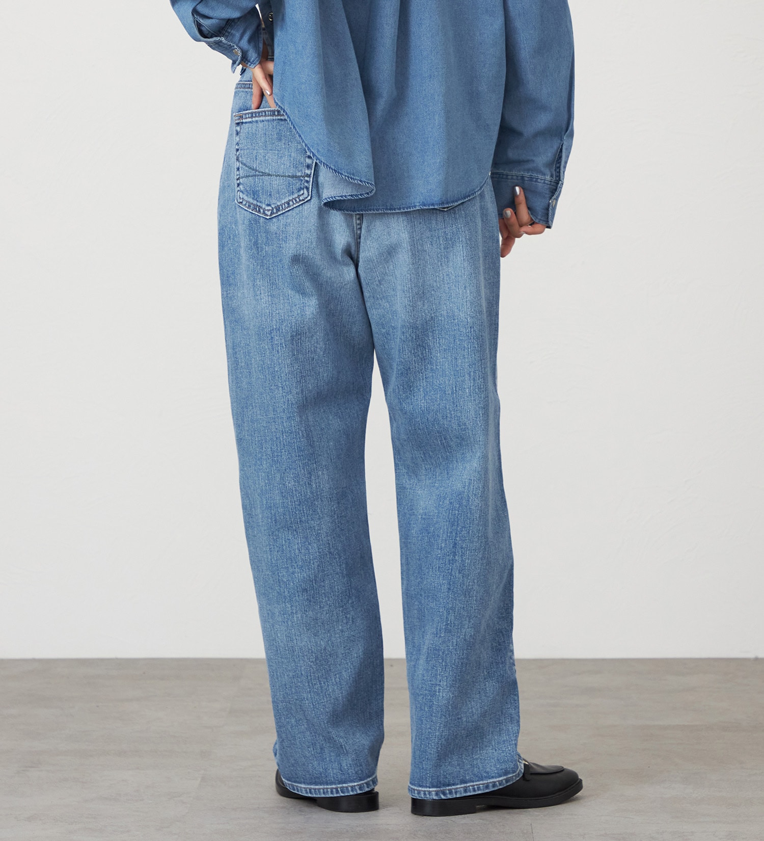 SOMETHING(サムシング)のSOMETHING  CLAUDIA NOUVEAU CURVE/カーブデニムパンツ|パンツ/デニム/ジーンズパンツ/レディース|淡色ブルー