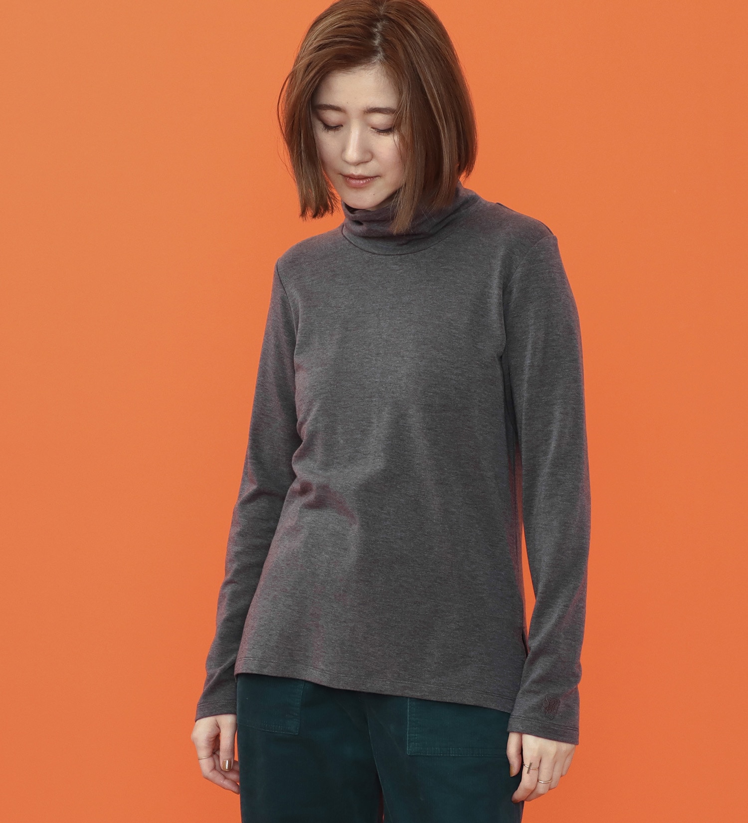 SOMETHING(サムシング)のSOMETHING BODY FIRE タートルネックカットソー【長袖】|トップス/Tシャツ/カットソー/レディース|チャコールグレー