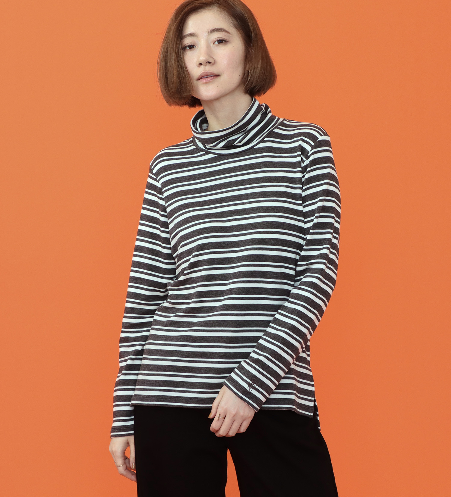 SOMETHING(サムシング)のSOMETHING BODY FIRE タートルネックカットソー【長袖】|トップス/Tシャツ/カットソー/レディース|チャコールグレー