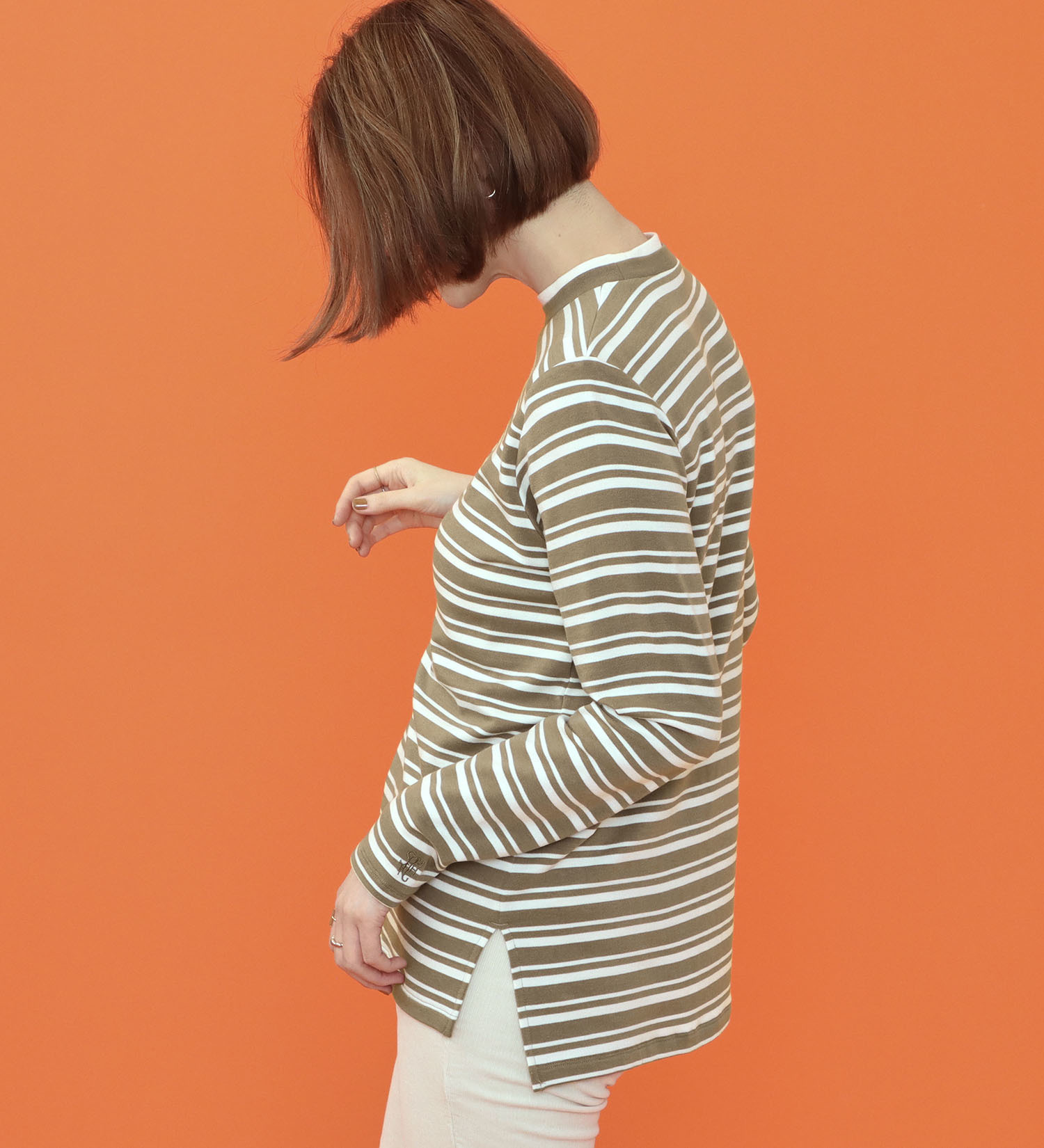 SOMETHING(サムシング)のSOMETHING BODY FIRE レイヤードネックカットソー【長袖】|トップス/Tシャツ/カットソー/レディース|ライトカーキ