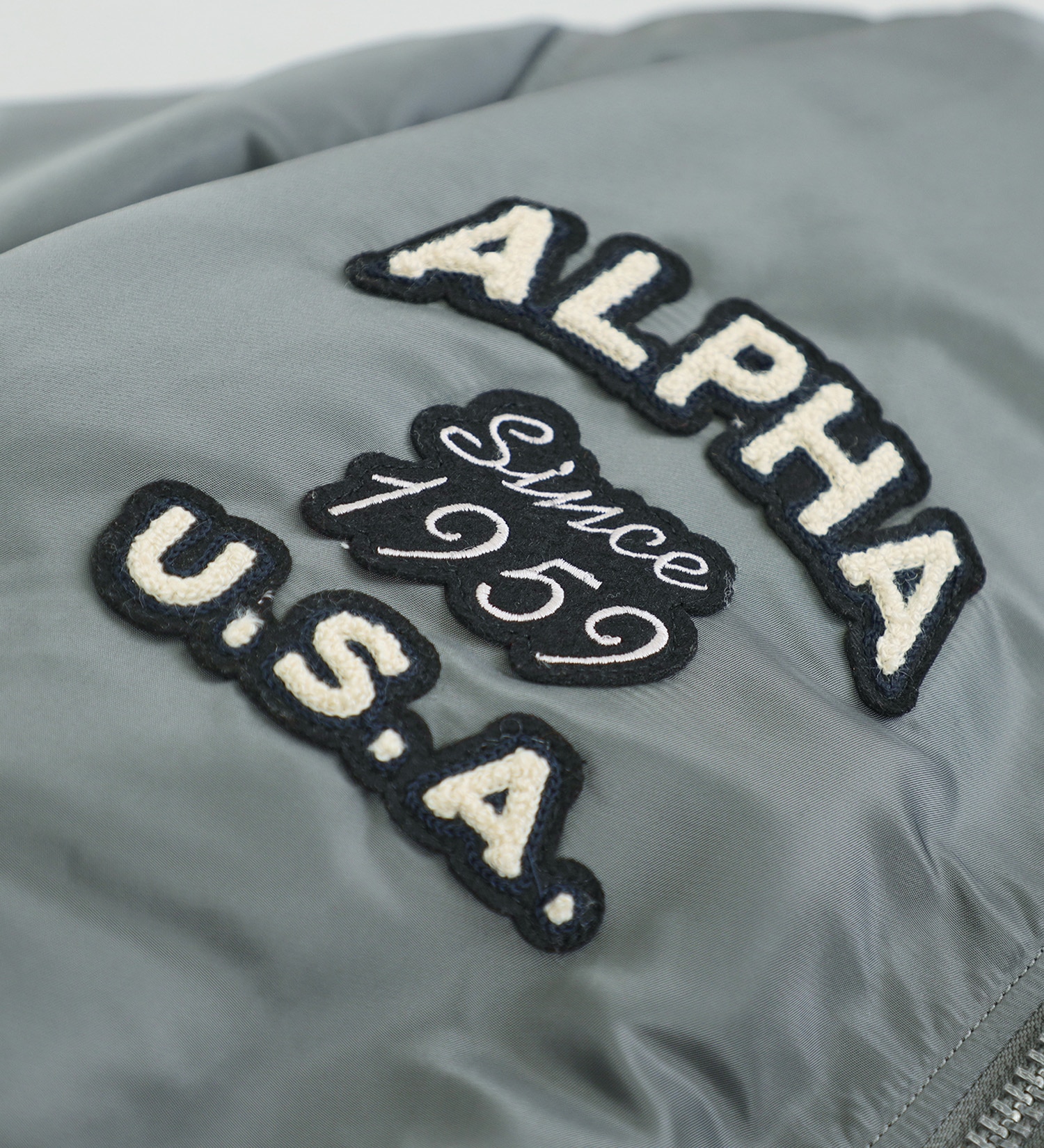 ALPHA(アルファ)の【直営店限定】スタジャン風MA-1 USスペック|ジャケット/アウター/ミリタリージャケット/メンズ|ガンメタ