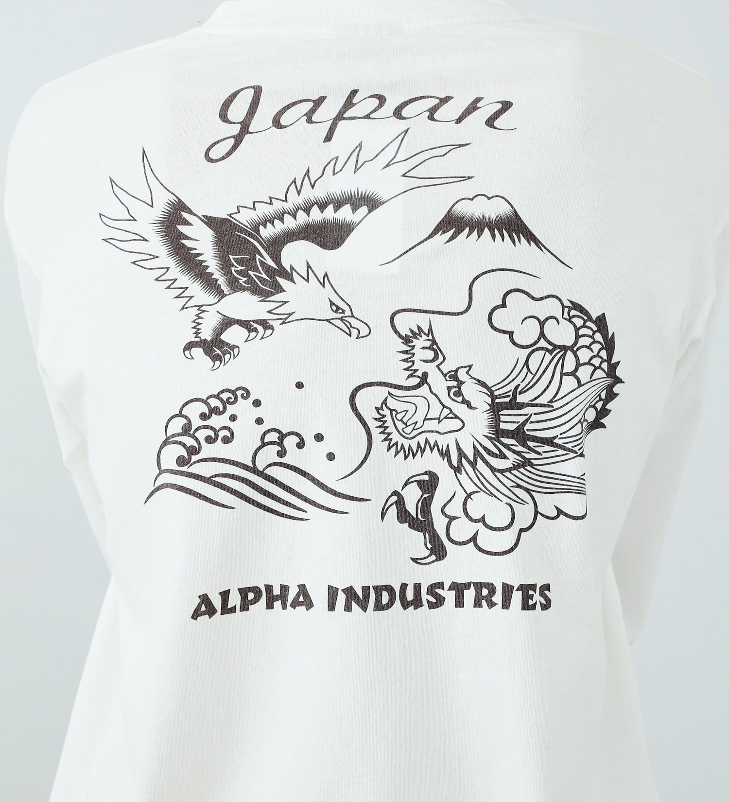 ALPHA(アルファ)のスーベニアバックプリント長袖Tシャツ|トップス/Tシャツ/カットソー/メンズ|ホワイト