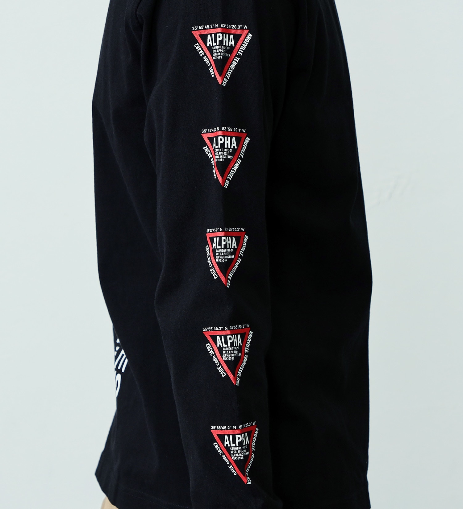 ALPHA(アルファ)の【おまとめ割対象】袖ロゴ バックプリント長袖Tシャツ|トップス/Tシャツ/カットソー/メンズ|ブラック