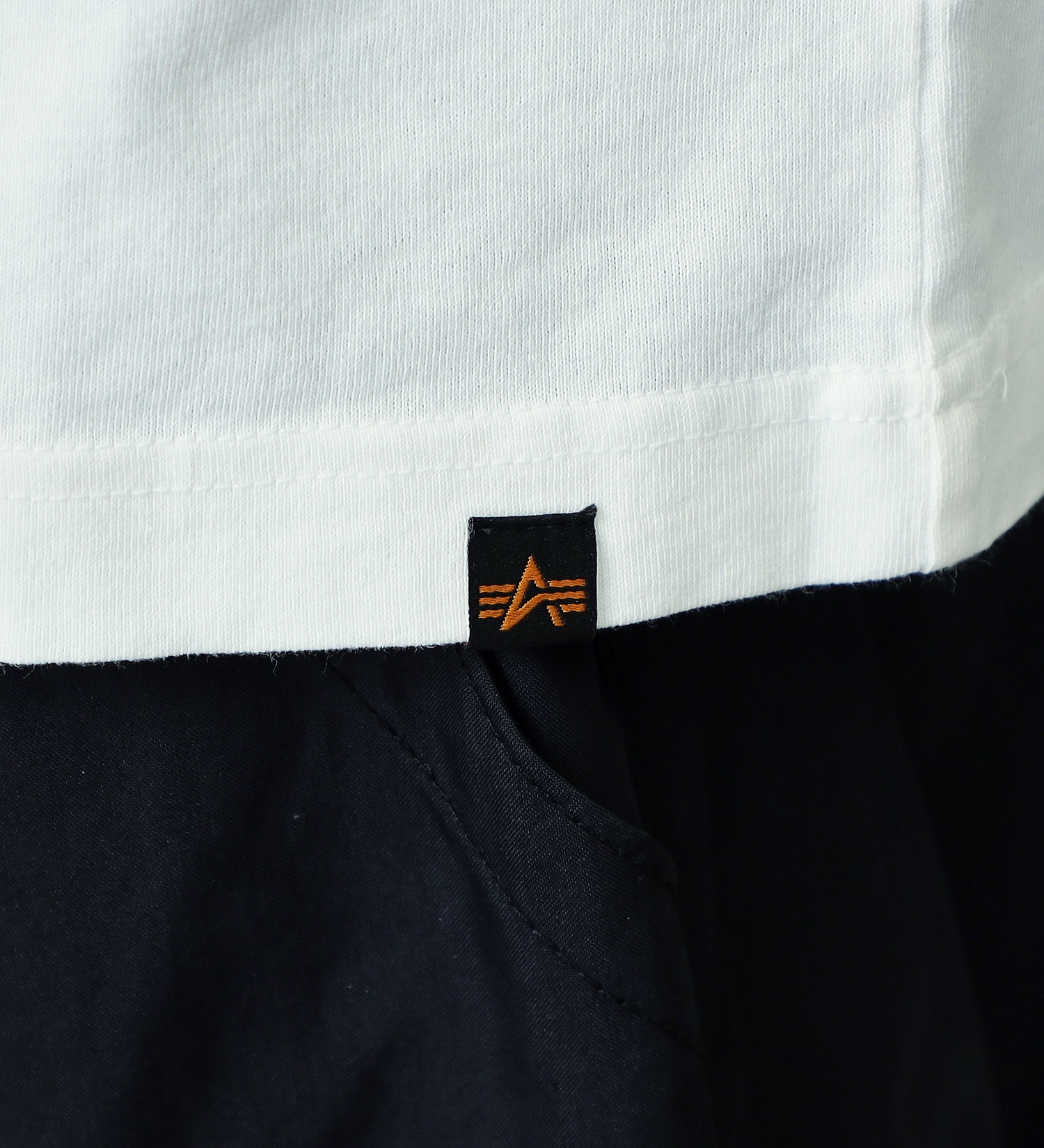 ALPHA(アルファ)の袖ロゴ バックプリント長袖Tシャツ|トップス/Tシャツ/カットソー/メンズ|ホワイト