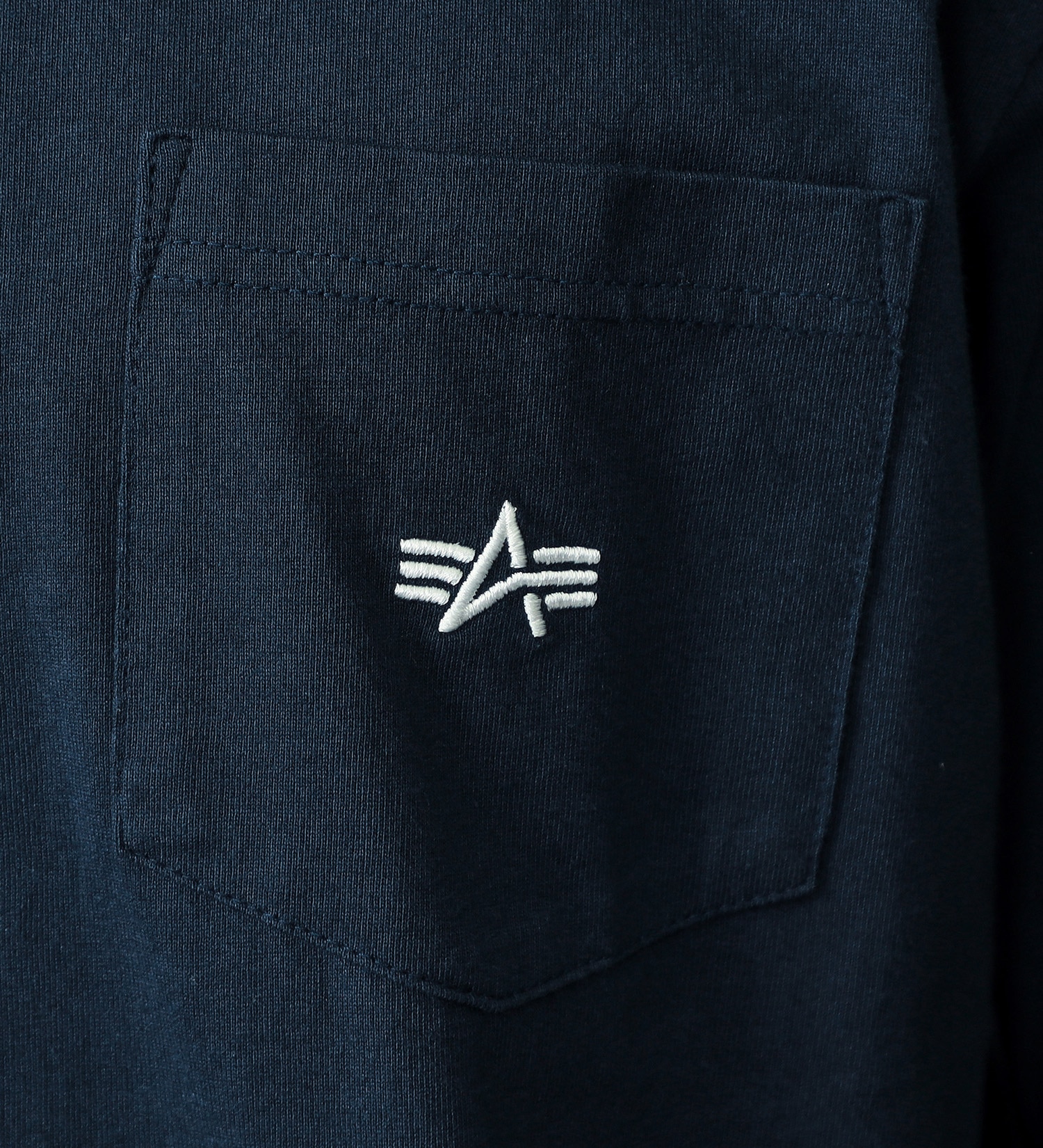 ALPHA(アルファ)のワンポイントロゴ ポケット付きTシャツ|トップス/Tシャツ/カットソー/メンズ|ネイビー