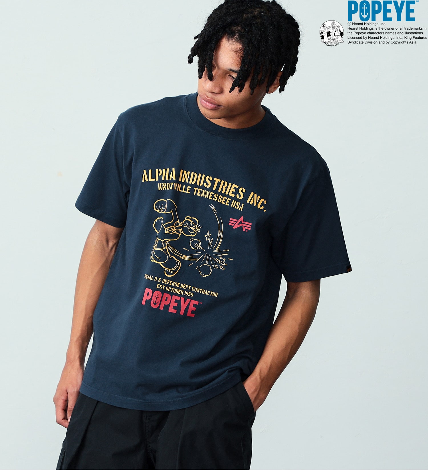 ALPHA(アルファ)の【おまとめ割対象】POPEYE(TM)xALPHA プリントTシャツ(パンチ)|トップス/Tシャツ/カットソー/メンズ|ネイビー