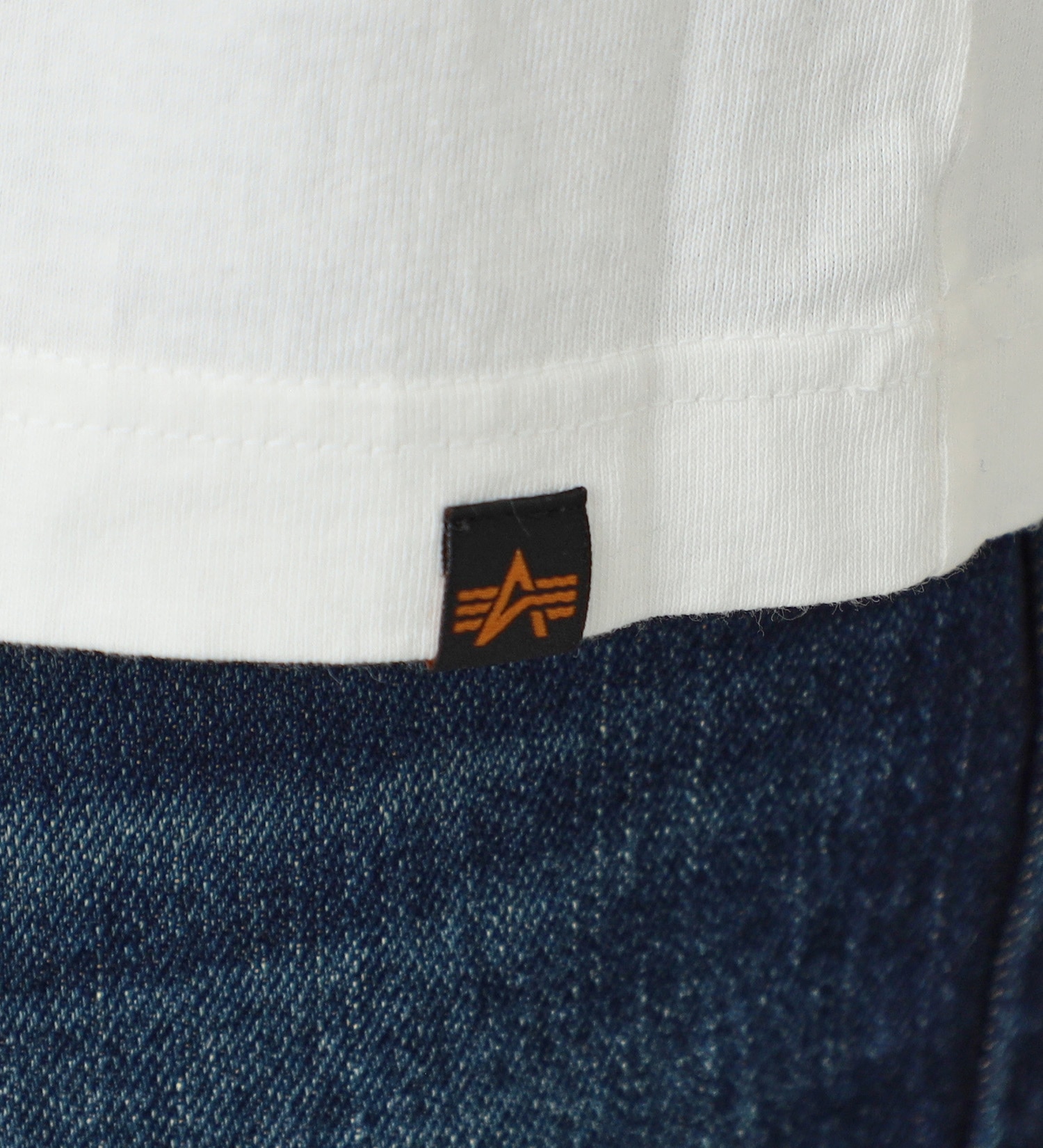 ALPHA(アルファ)の【GW SALE】Aマークボックスロゴ ワンポイント長袖Tシャツ|トップス/Tシャツ/カットソー/メンズ|ホワイト