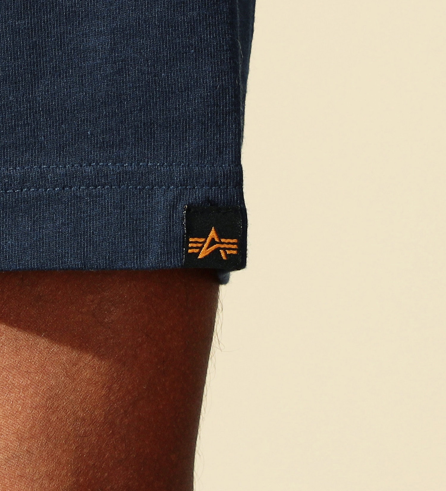 ALPHA(アルファ)のAマークロゴプリントTシャツ 半袖|トップス/Tシャツ/カットソー/メンズ|ネイビー