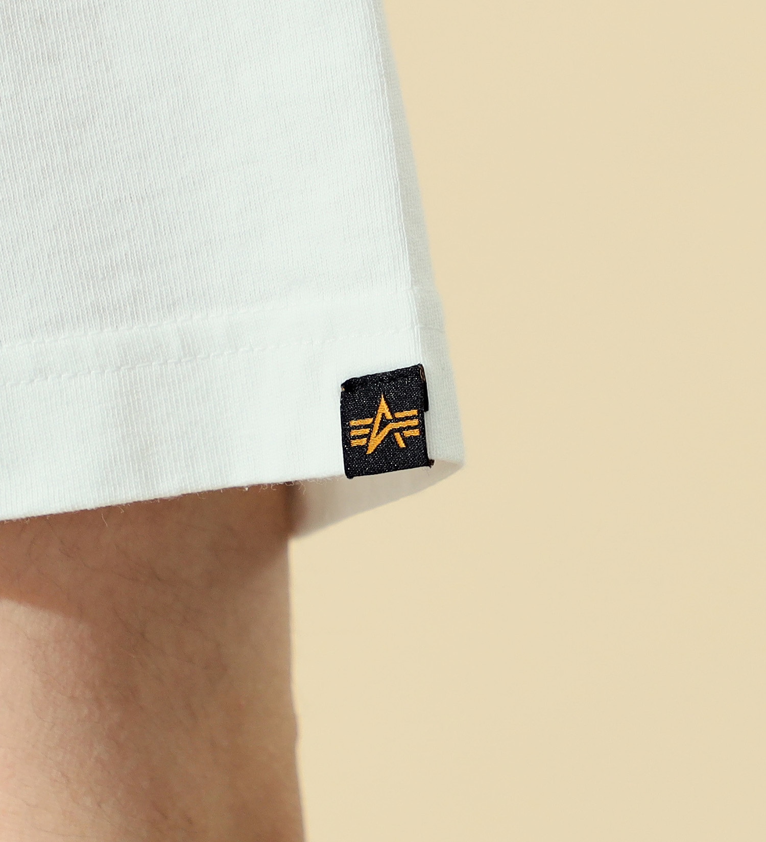 ALPHA(アルファ)のAマークロゴプリントTシャツ 半袖|トップス/Tシャツ/カットソー/メンズ|ホワイト