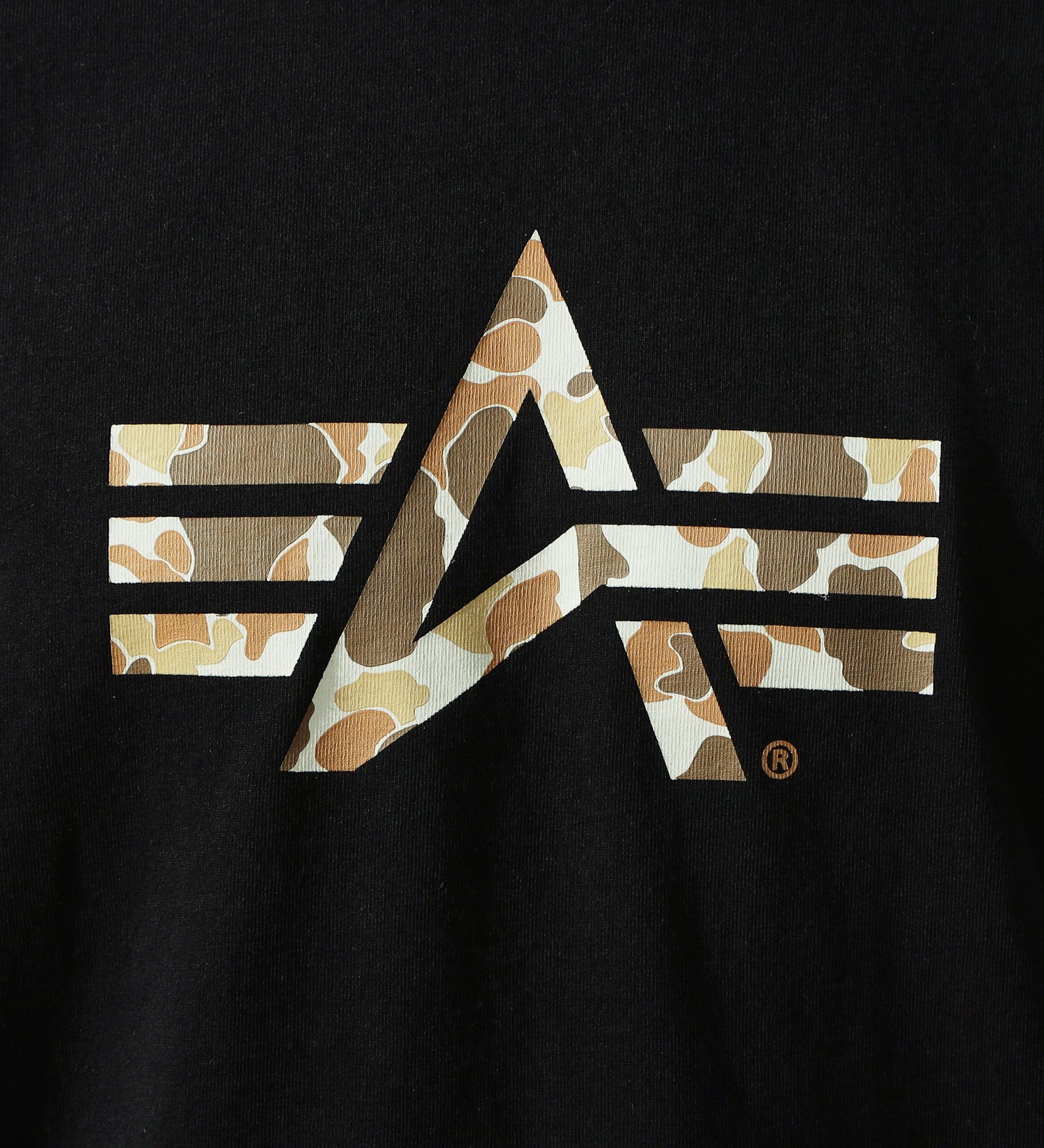 ALPHA(アルファ)のAマークロゴプリントTシャツ 半袖 (ブラウンフロッグスキンカモ)|トップス/Tシャツ/カットソー/メンズ|ブラック