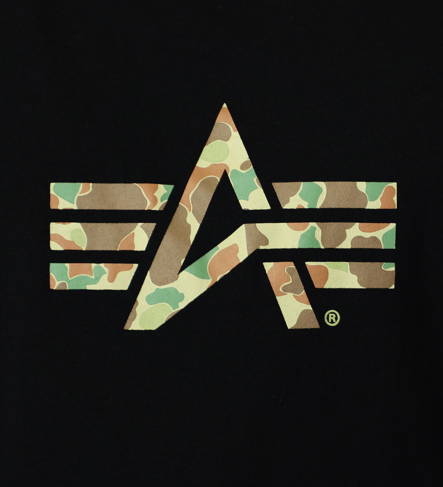 ALPHA(アルファ)のAマークロゴプリントTシャツ 半袖 (グリーンフロッグスキンカモ)|トップス/Tシャツ/カットソー/メンズ|ブラック