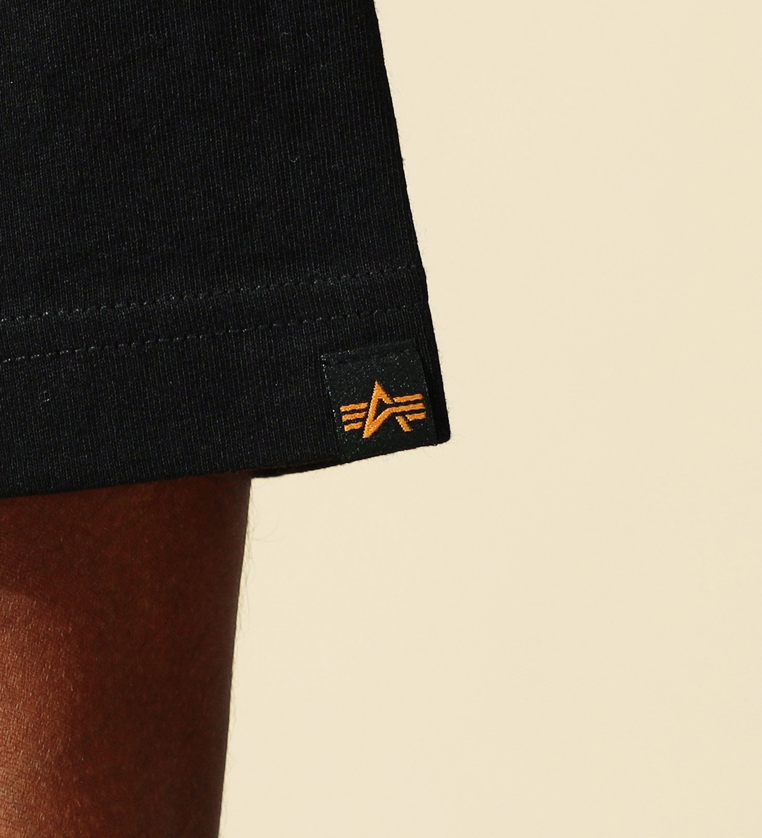 ALPHA(アルファ)のHORIZONTAL ラインプリントTシャツ 半袖|トップス/Tシャツ/カットソー/メンズ|ブラック