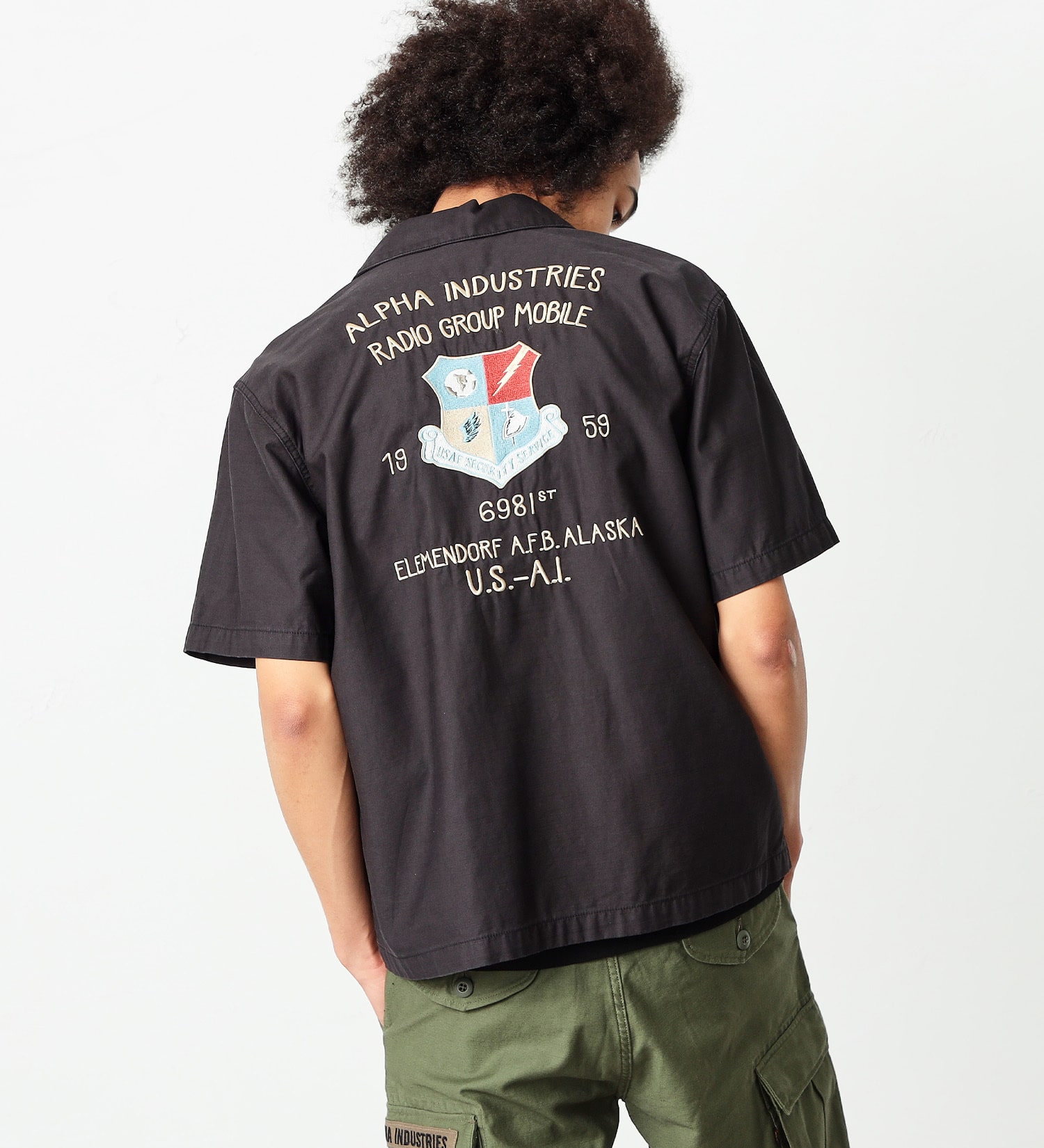 ALPHA(アルファ)の【試着対象】スーベニアバック刺繍 半袖ミリタリーシャツ|トップス/シャツ/ブラウス/メンズ|ブラック