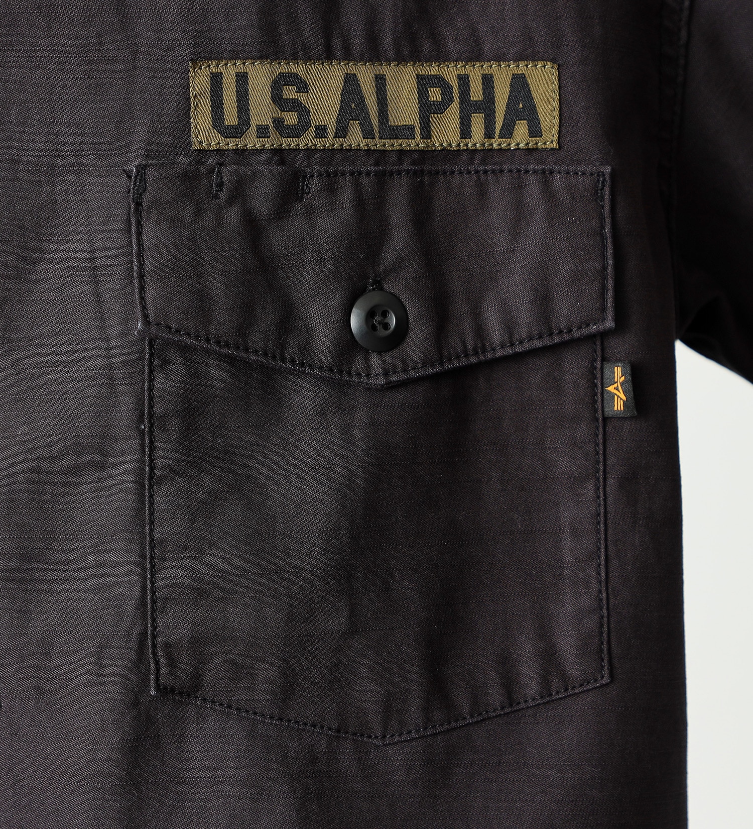 ALPHA(アルファ)の【試着対象】スーベニアバック刺繍 半袖ミリタリーシャツ|トップス/シャツ/ブラウス/メンズ|ブラック