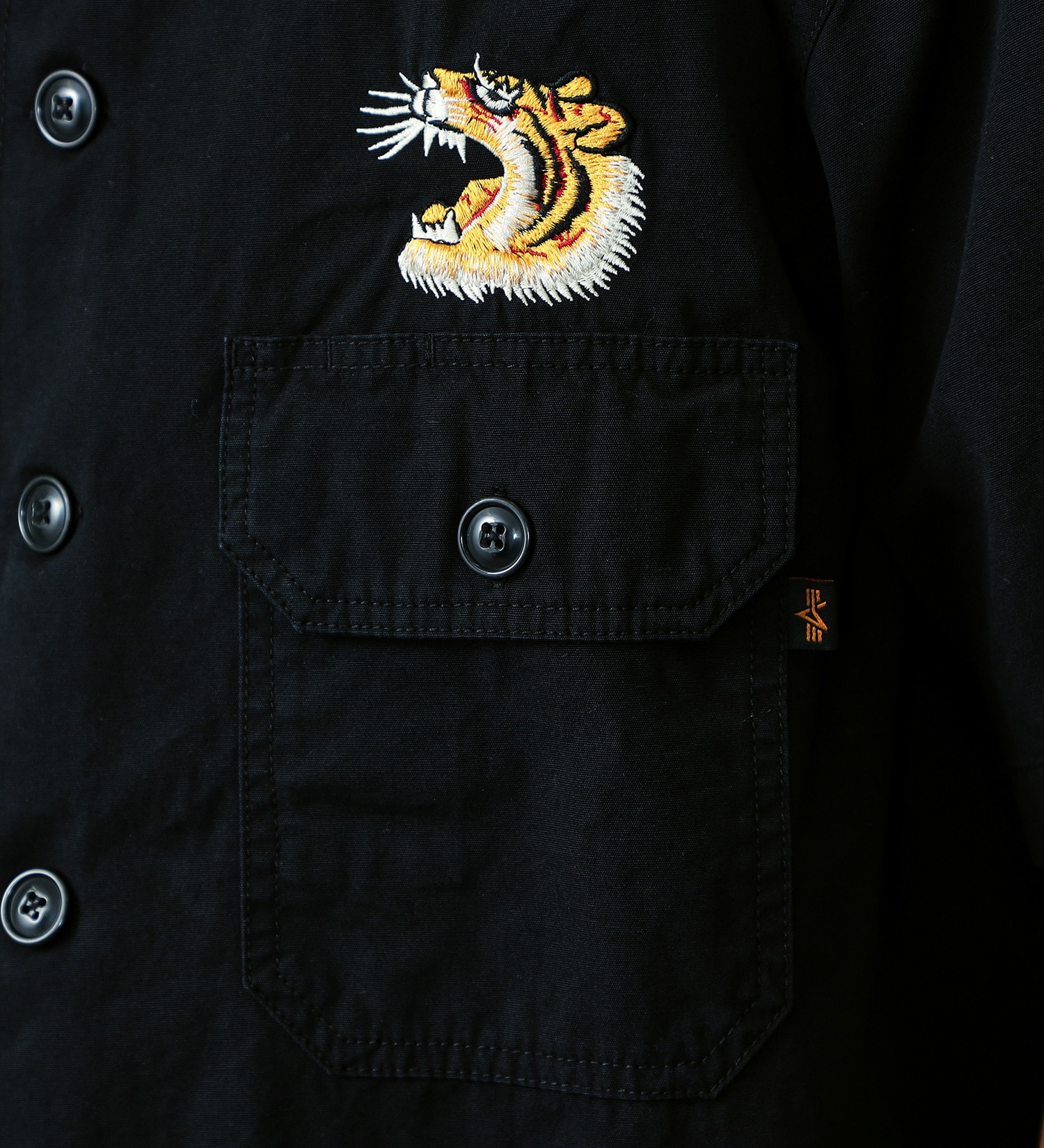 ALPHA(アルファ)の【おまとめ割対象】バック刺繍 ユーティリティーシャツ 半袖|トップス/シャツ/ブラウス/メンズ|ブラック