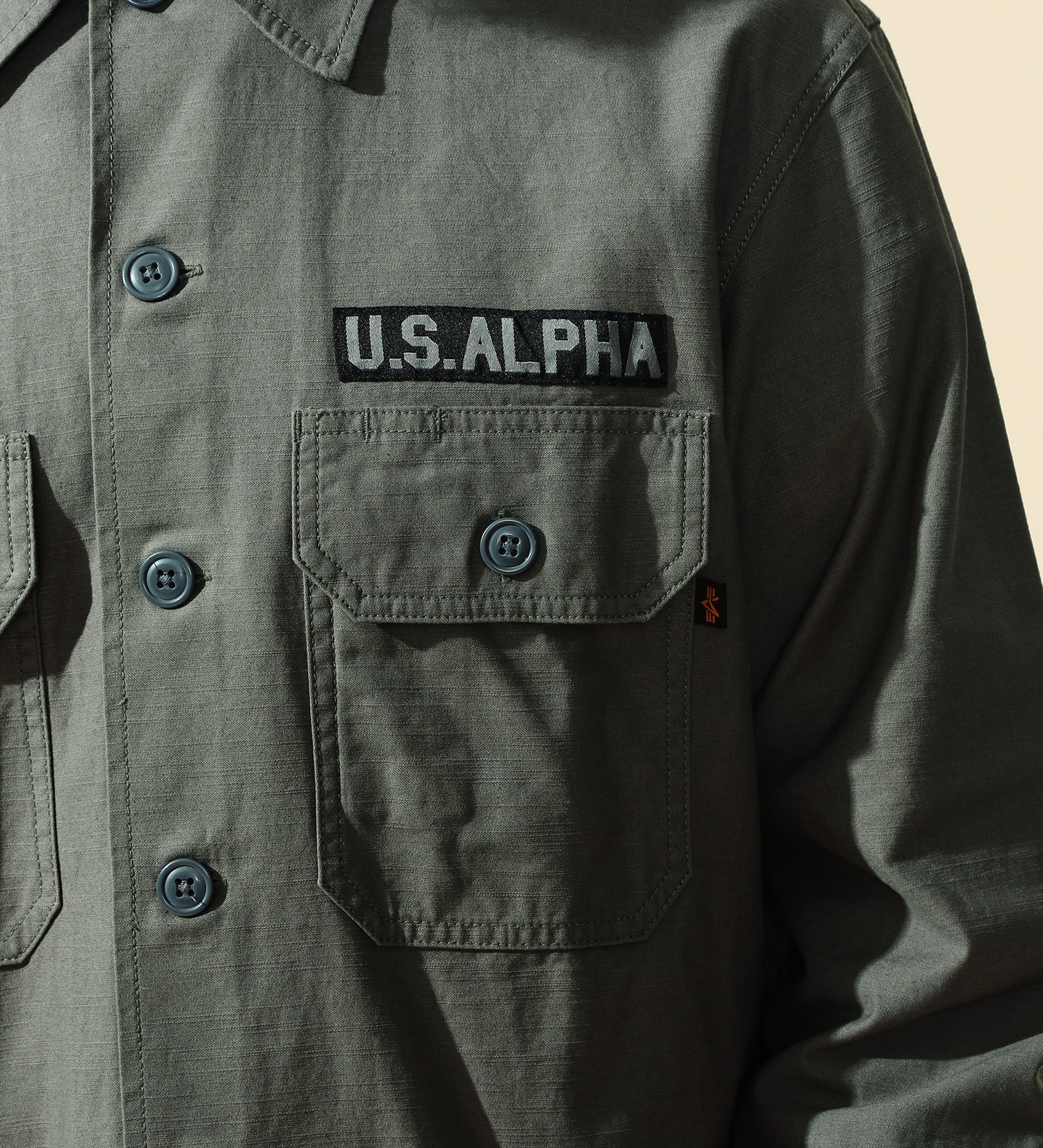 ALPHA(アルファ)のユーティリティシャツ/スーベニア刺繍 長袖（SOUVENIR）|トップス/シャツ/ブラウス/メンズ|グレー