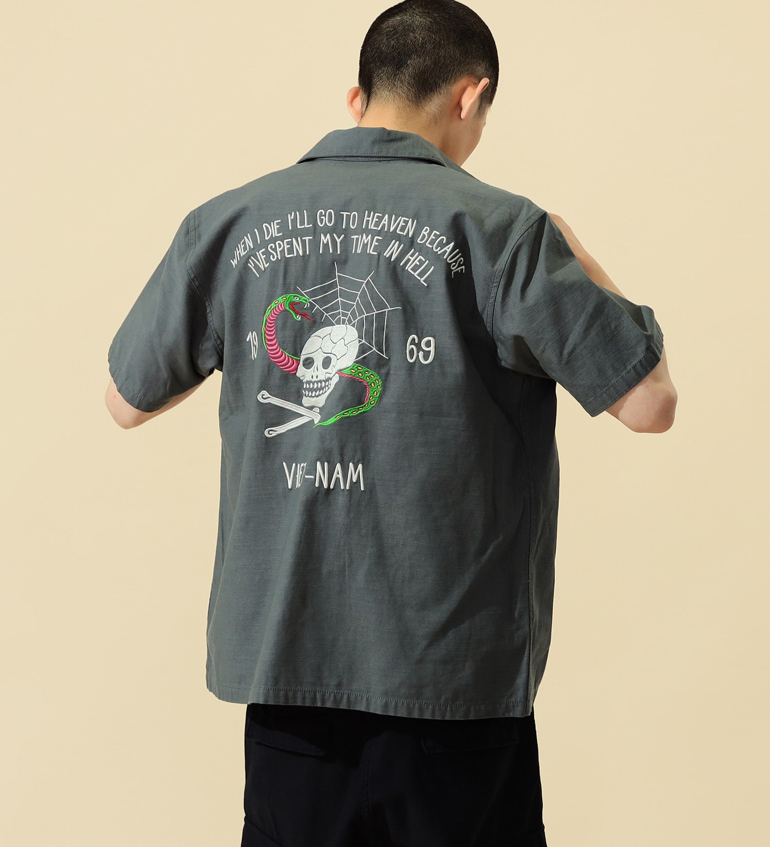 ALPHA(アルファ)のユーティリティシャツ/スーベニア刺繍 半袖（SKULL）|トップス/シャツ/ブラウス/メンズ|グレー