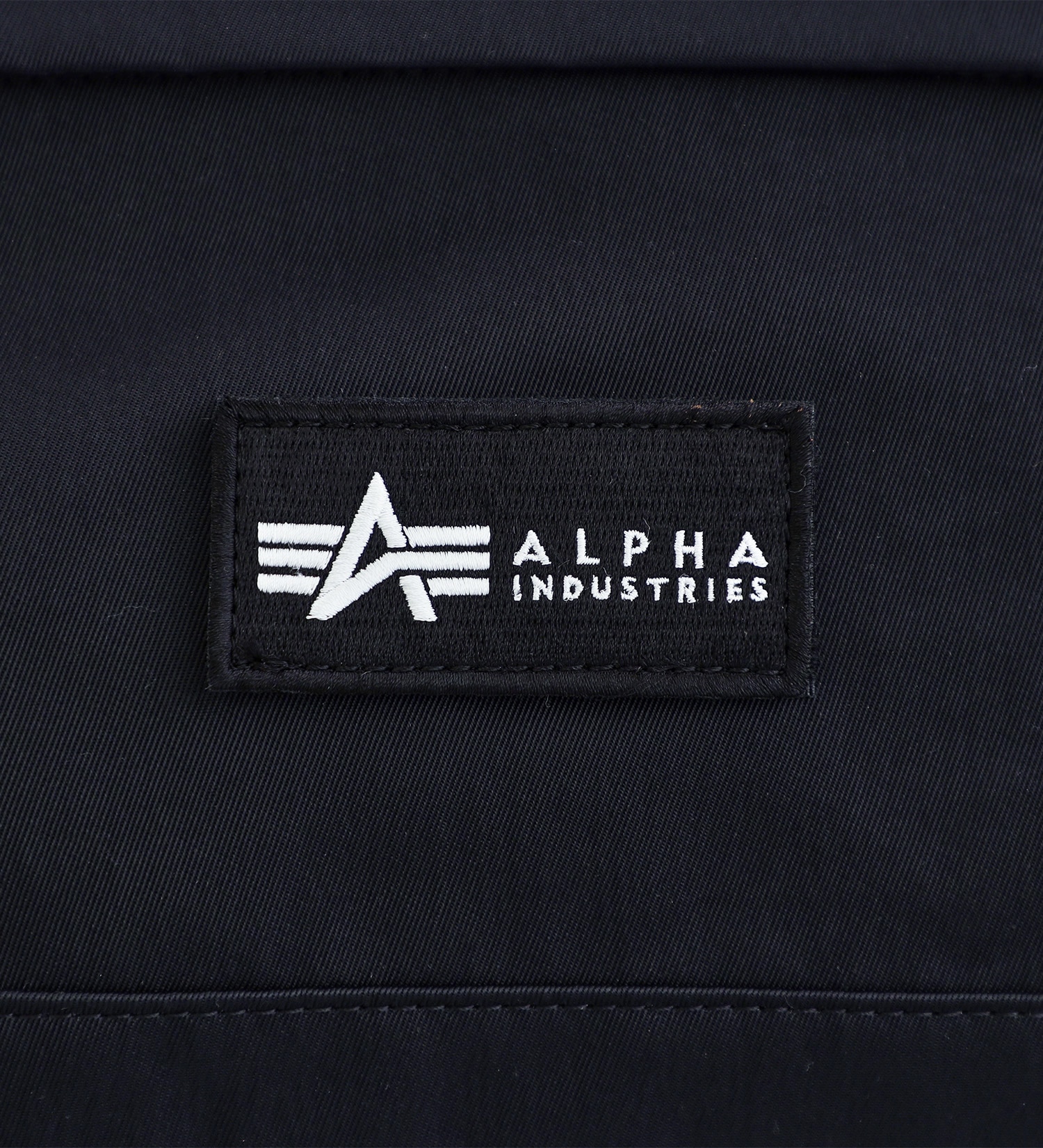ALPHA(アルファ)のスクエアショルダーバッグ|バッグ/ショルダーバッグ/メンズ|ブラック