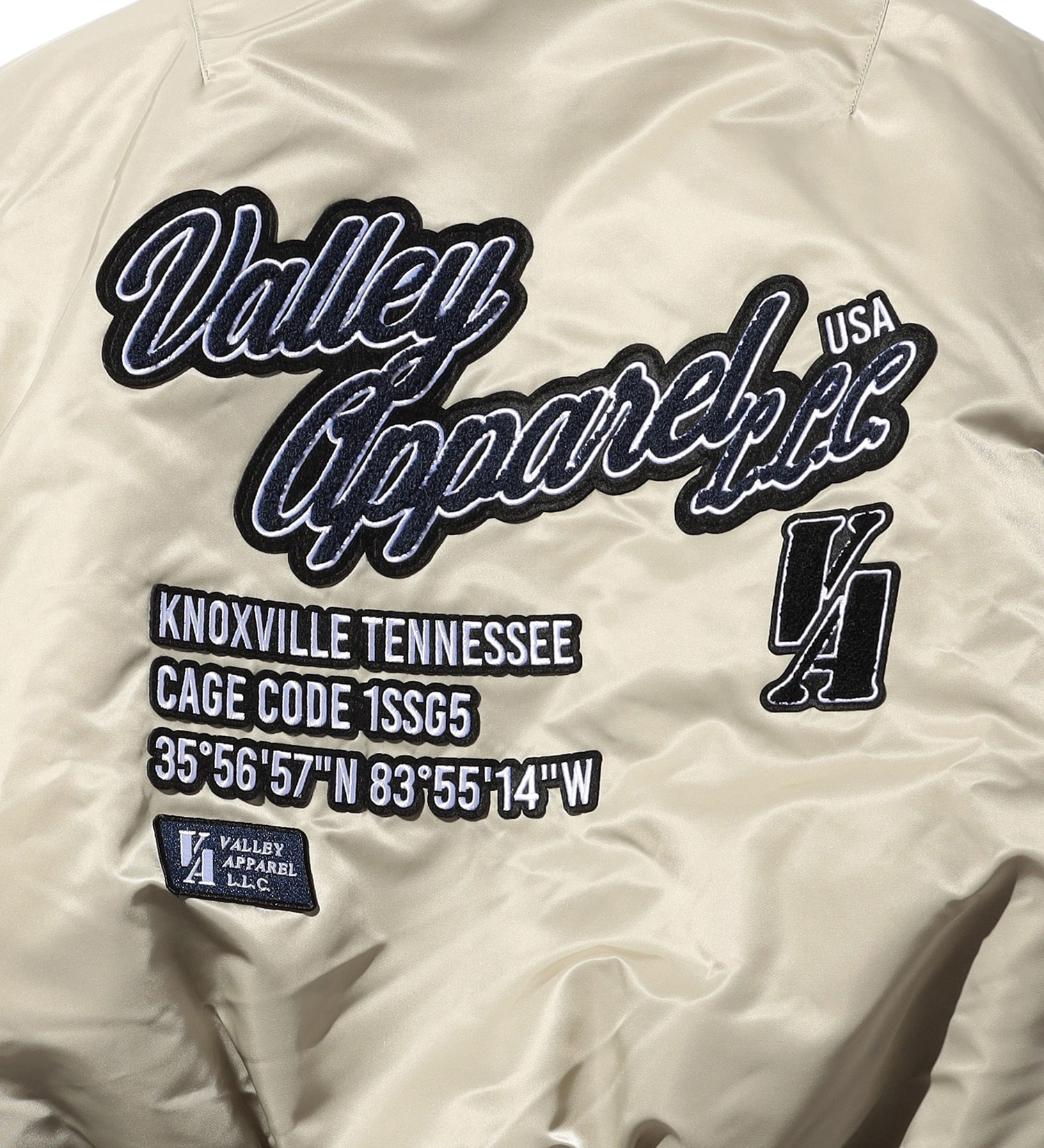 VALLEY APPAREL(バレー アパレル)のスタジャン風MA-1 フライトナイロンジャケット|ジャケット/アウター/ミリタリージャケット/メンズ|シルバー