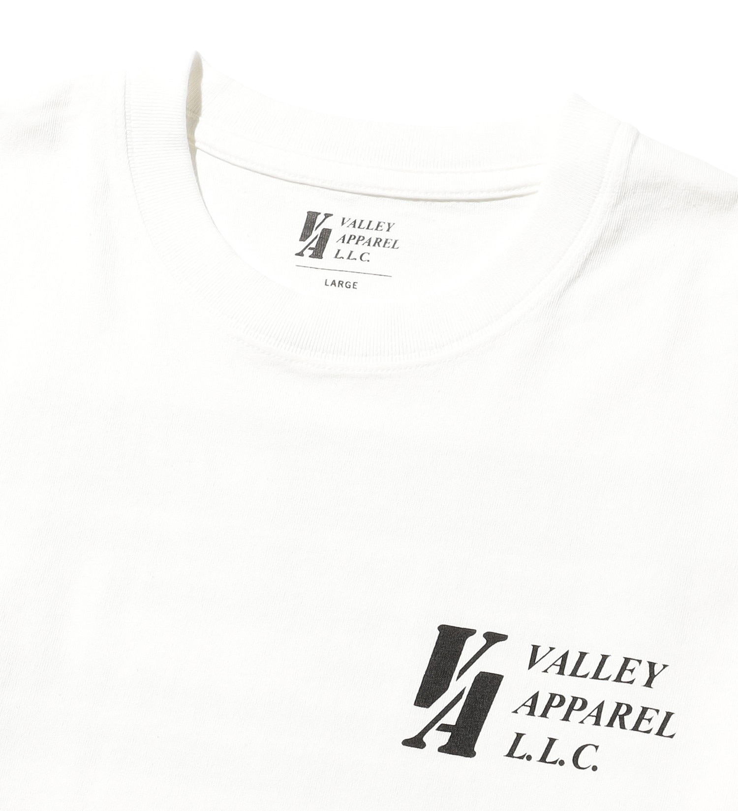 VALLEY APPAREL(バレー アパレル)のスクアドロンパッチプリントTシャツ 長袖|トップス/Tシャツ/カットソー/メンズ|ホワイト