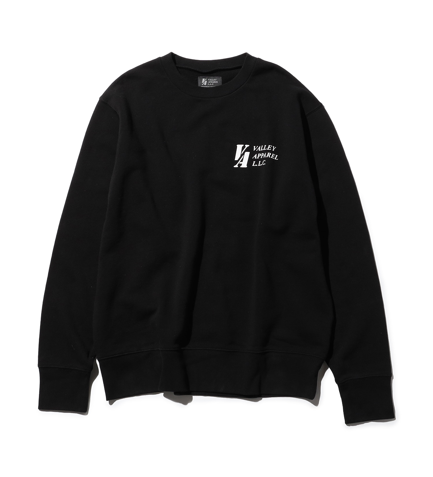 VALLEY APPAREL(バレー アパレル)のスタジャンワッペン風クルーネックスウェット|トップス/スウェット/メンズ|ブラック