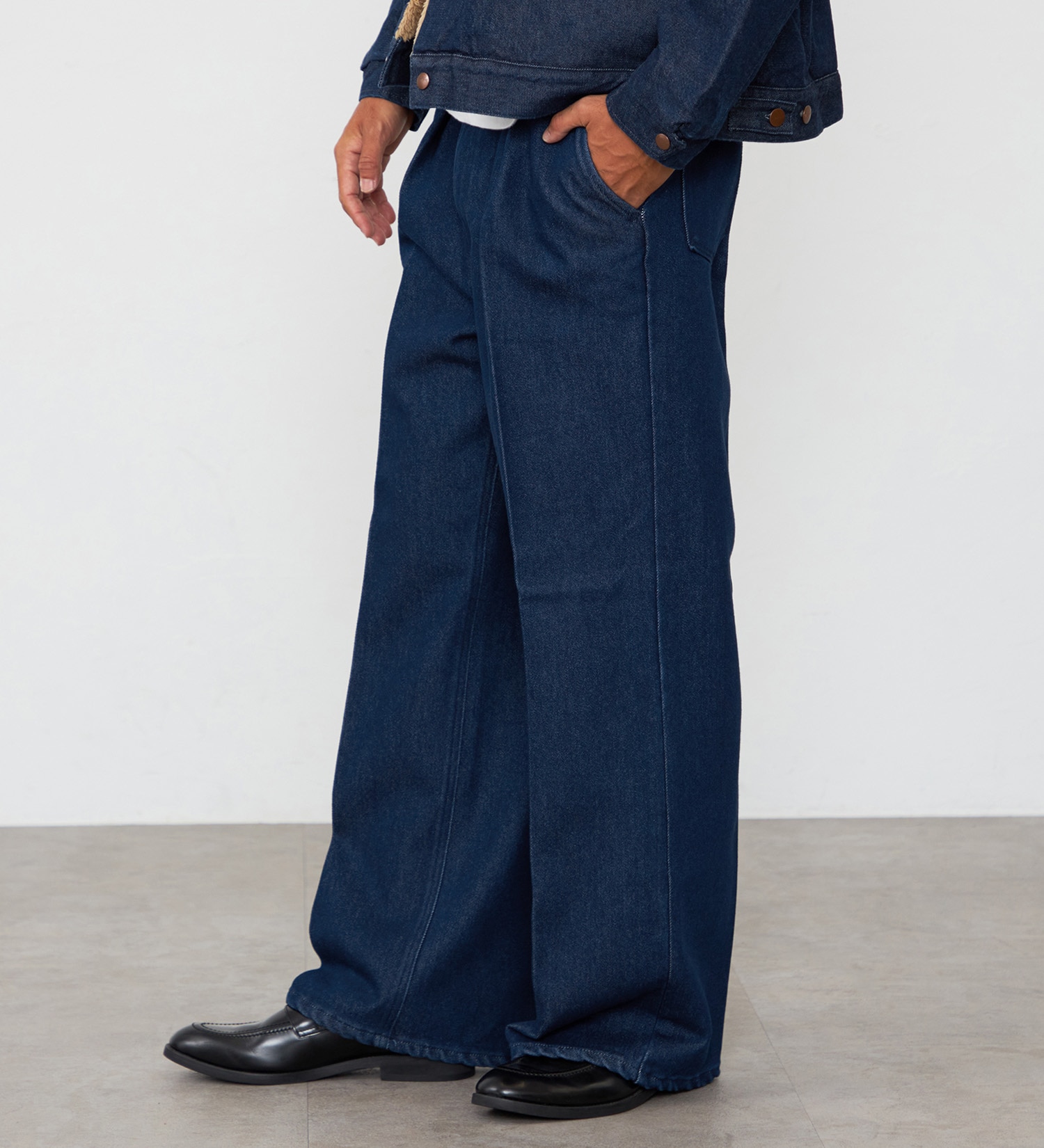 Wrangler(ラングラー)の【MENS】WRANCHER WIDE DENIM/ランチャーフレアーワイドデニム|パンツ/デニム/ジーンズパンツ/メンズ|インディゴブルー