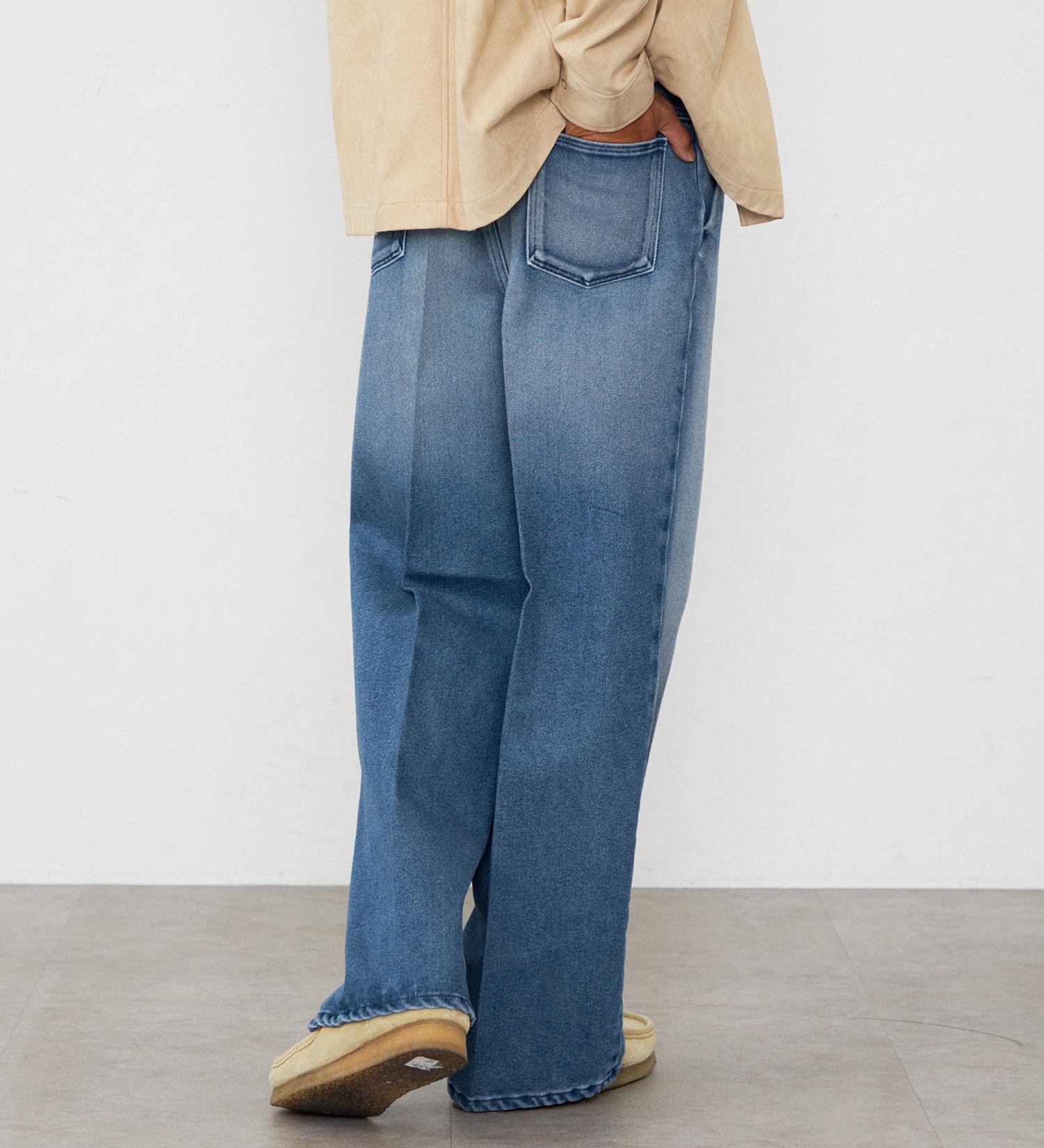 Wrangler(ラングラー)の【MENS】WRANCHER WIDE DENIM/ランチャーフレアーワイドデニム|パンツ/デニム/ジーンズパンツ/メンズ|中色ブルー