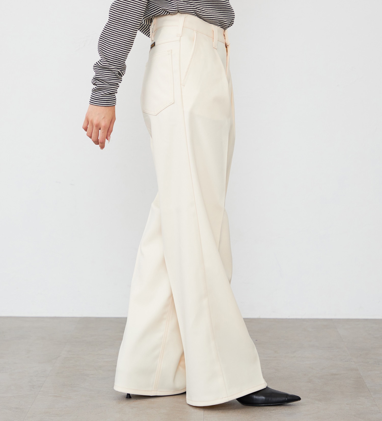 Wrangler(ラングラー)の【NEW】WRANGLER WRANCHER WIDE/ランチャー フレアーワイドパンツ(レディース)|パンツ/パンツ/レディース|オフホワイト