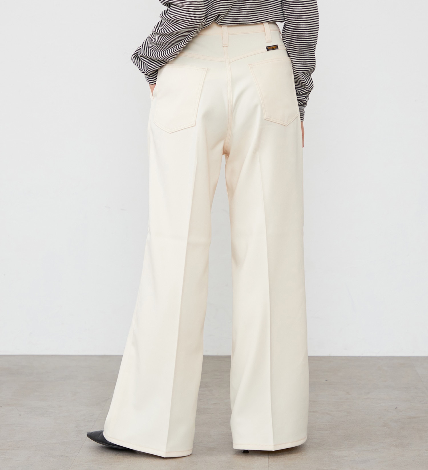 Wrangler(ラングラー)の【NEW】WRANGLER WRANCHER WIDE/ランチャー フレアーワイドパンツ(レディース)|パンツ/パンツ/レディース|オフホワイト