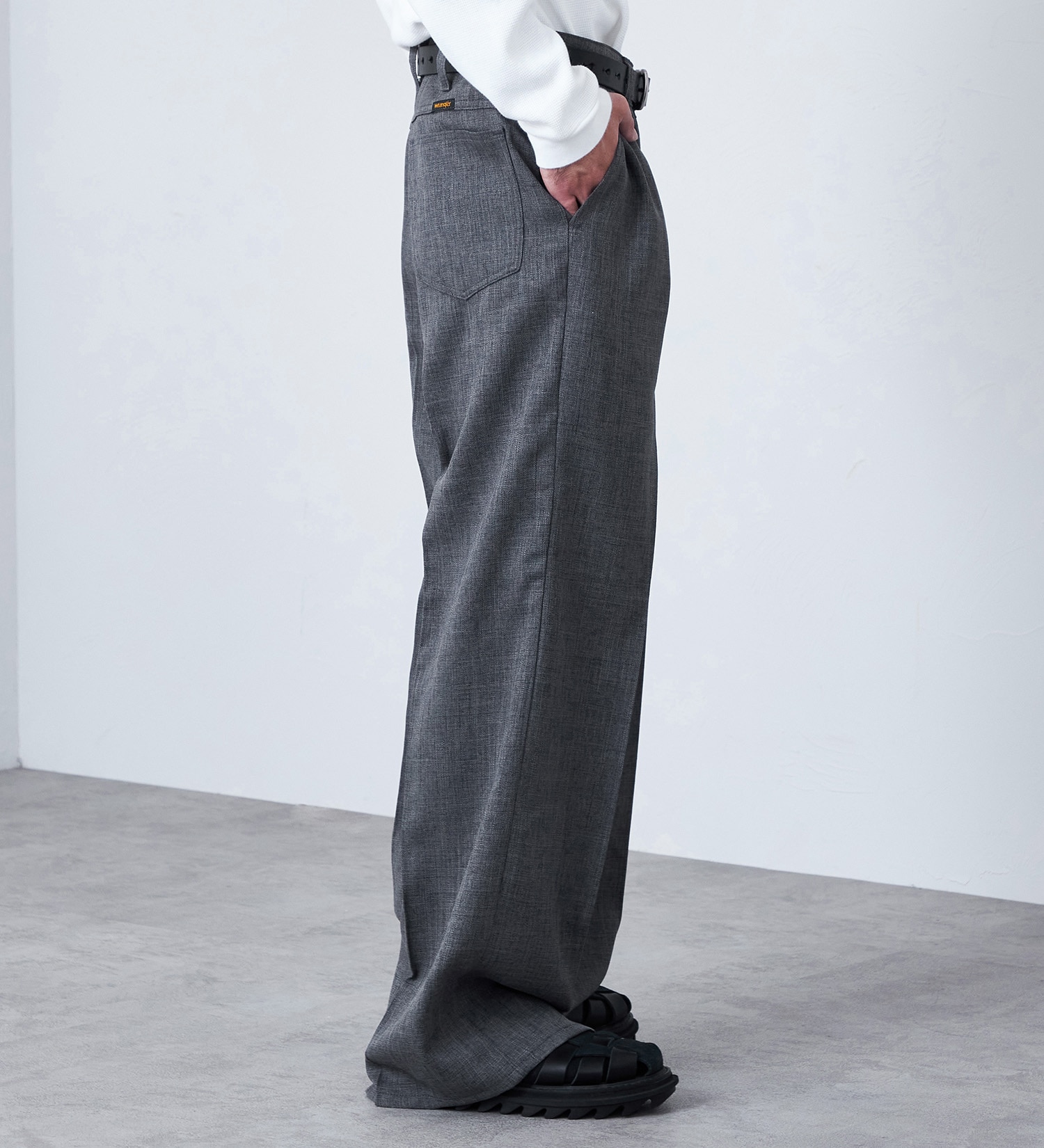 Wrangler(ラングラー)の【MENS】WRANCHER WIDE/【リネンライク】ランチャーフレアーワイド|パンツ/パンツ/メンズ|チャコール