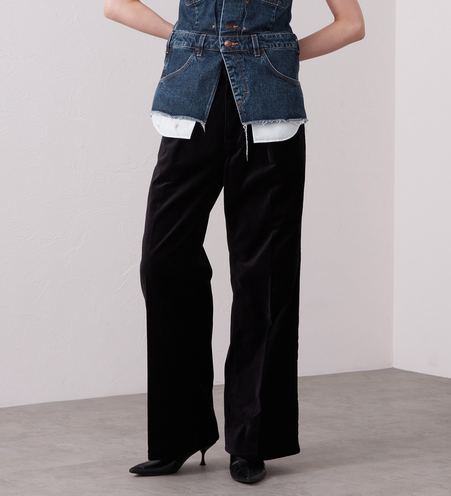 Wrangler(ラングラー)のWRANCHER WIDE/ランチャーフレアーワイド ベロア【レディース/暖】|パンツ/パンツ/レディース|ブラック