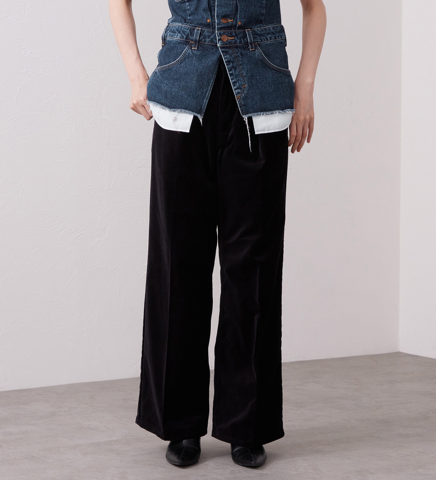 Wrangler(ラングラー)のWRANCHER WIDE/ランチャーフレアーワイド ベロア【レディース/暖】|パンツ/パンツ/レディース|ブラック
